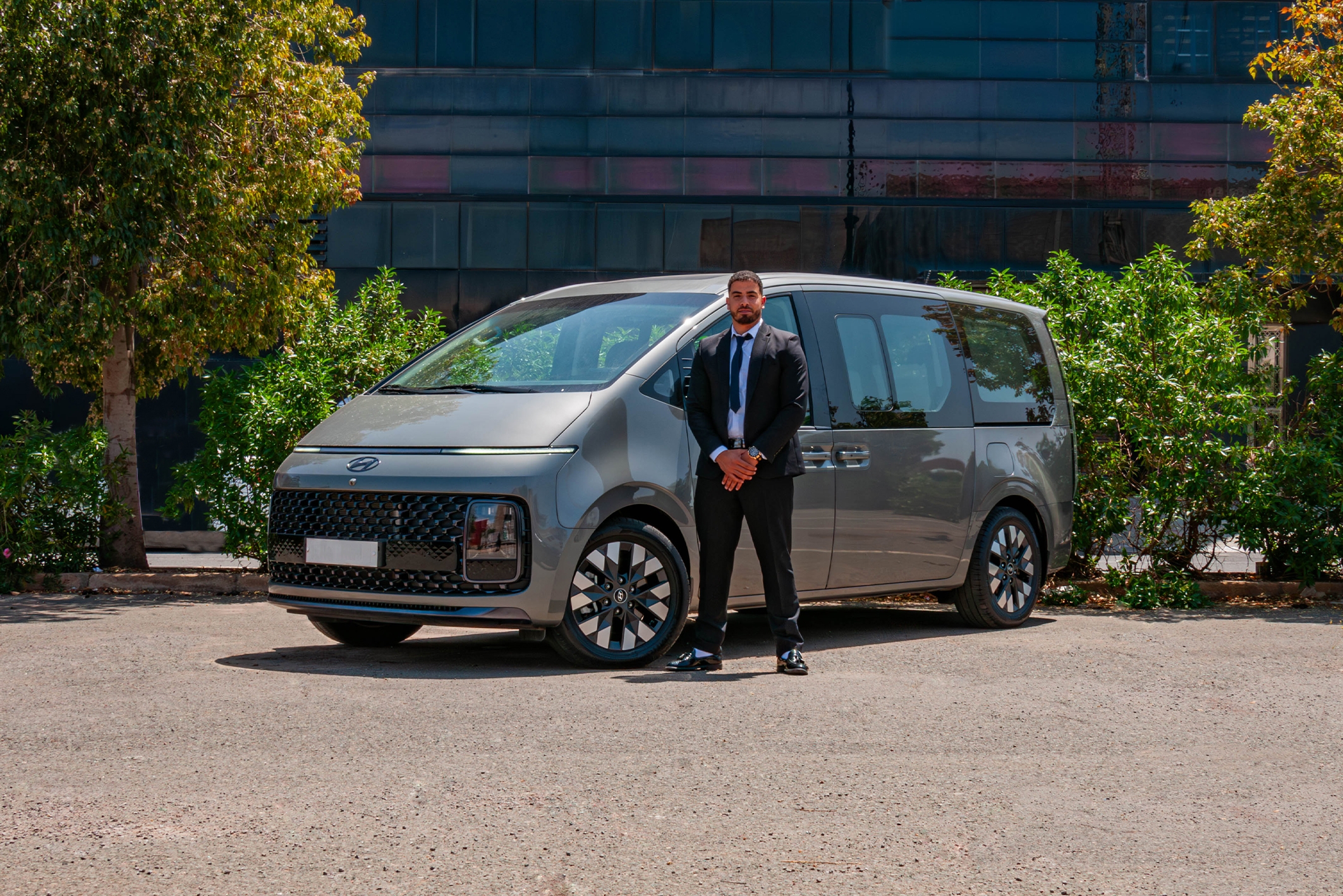 Booking Hyundai Staria 2024 chauffeur service