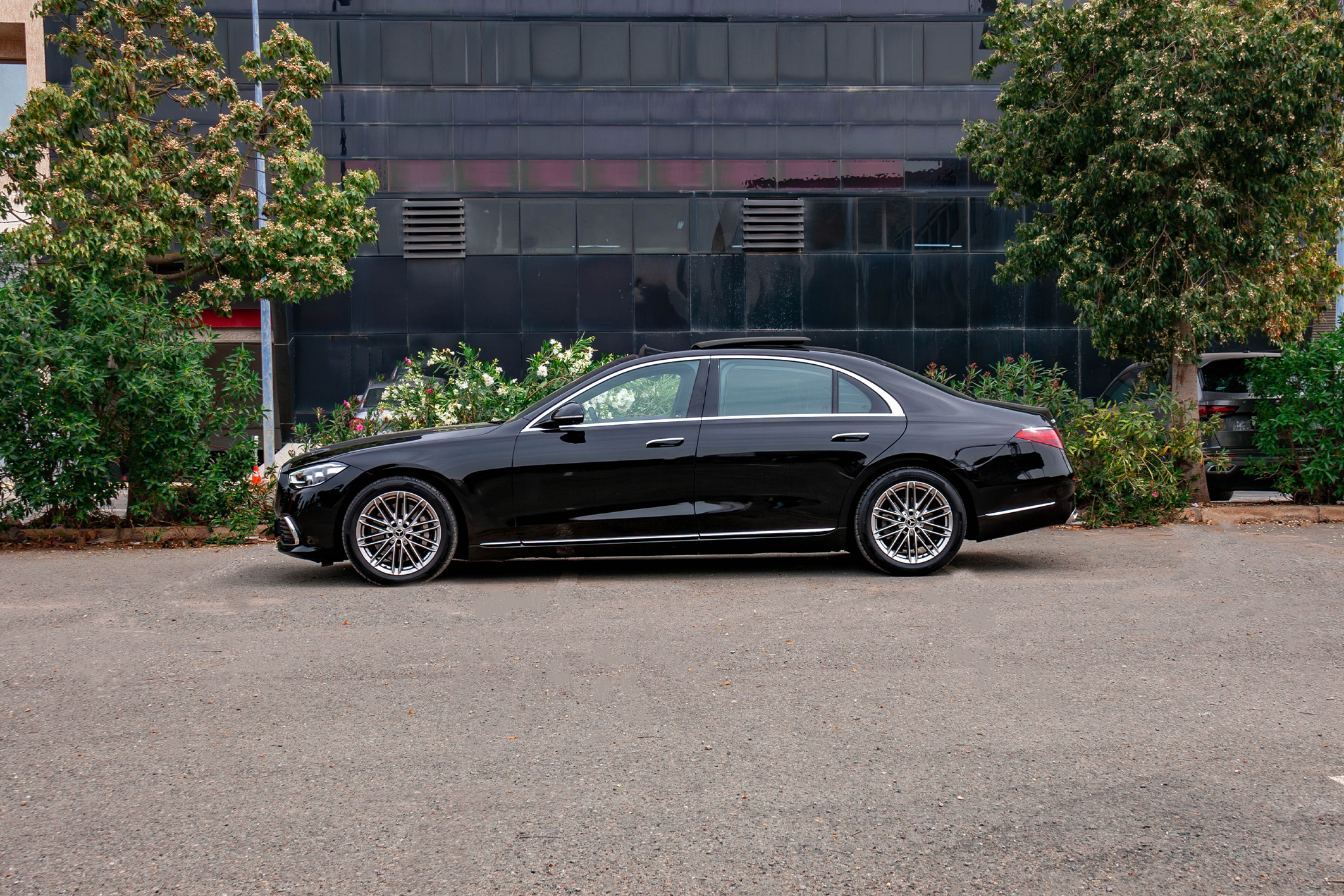 Booking Mercedes Benz S350 D chauffeur service