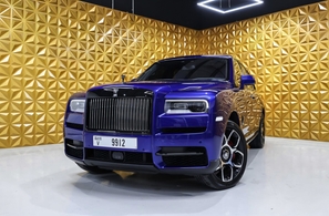 Rent Rolls Royce Distintivo nero Cullinan 2021