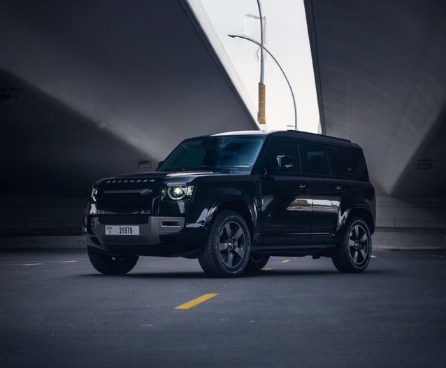 Range Rover Defender huren in Dubai | OneClickDrive-autoverhuur