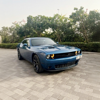 Rent Dodge retador v6 2023
