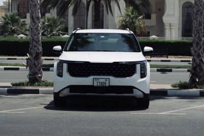 Rent Kia Carnival 2025