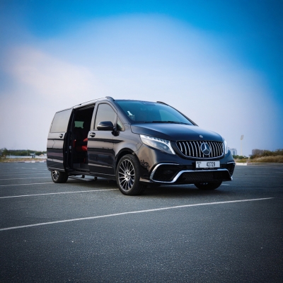 Rent Mercedes Benz V250 Edición Halcón 2023