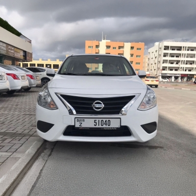 Rent Nissan Ensoleillé 2023