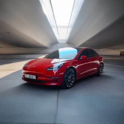 Rent Tesla Rendimiento del modelo 3 2023