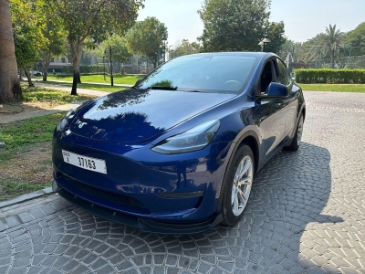 Rent Tesla Modello Y 2023