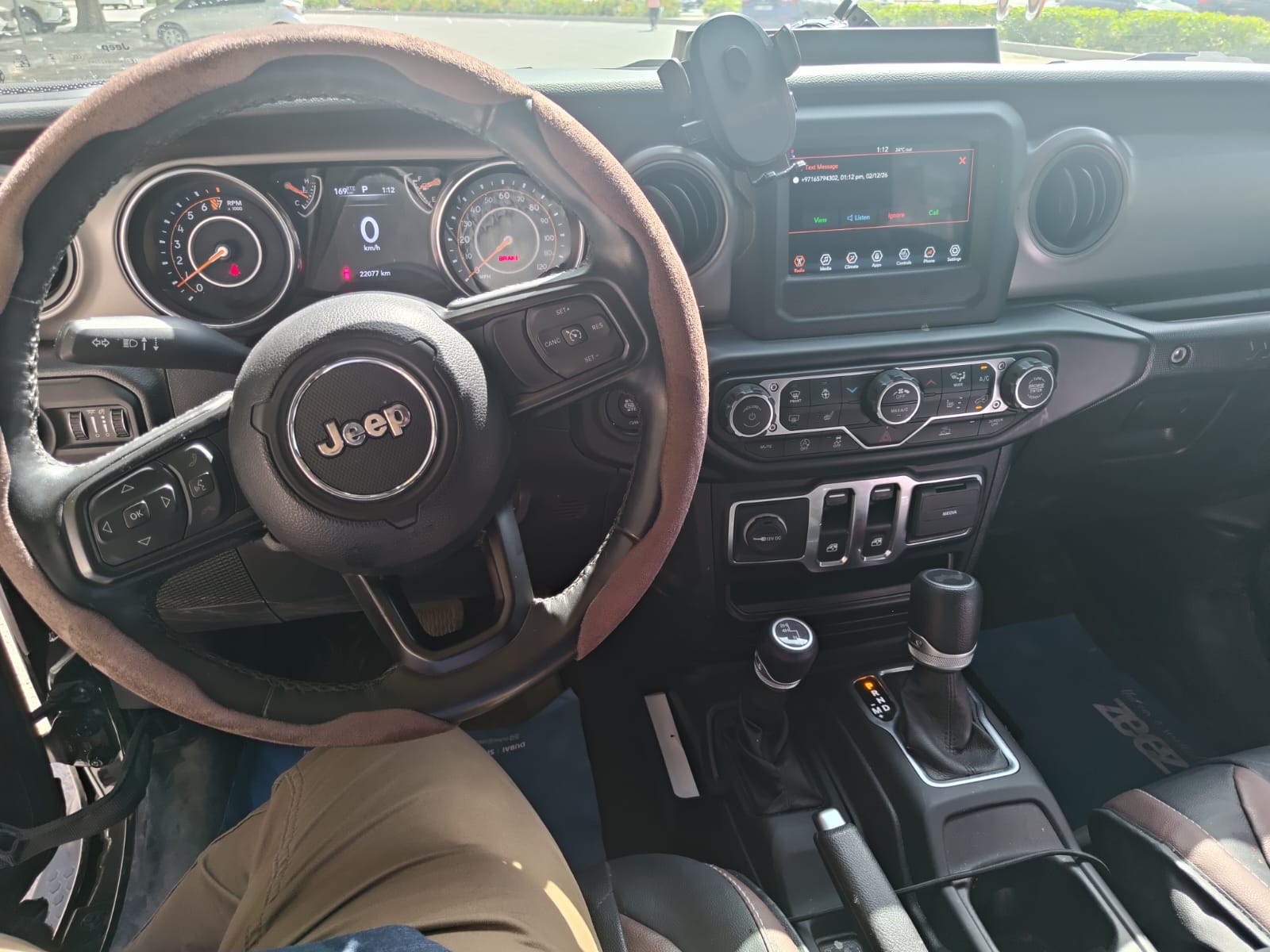 Черный Jeep Wrangler Sport S 2022 год