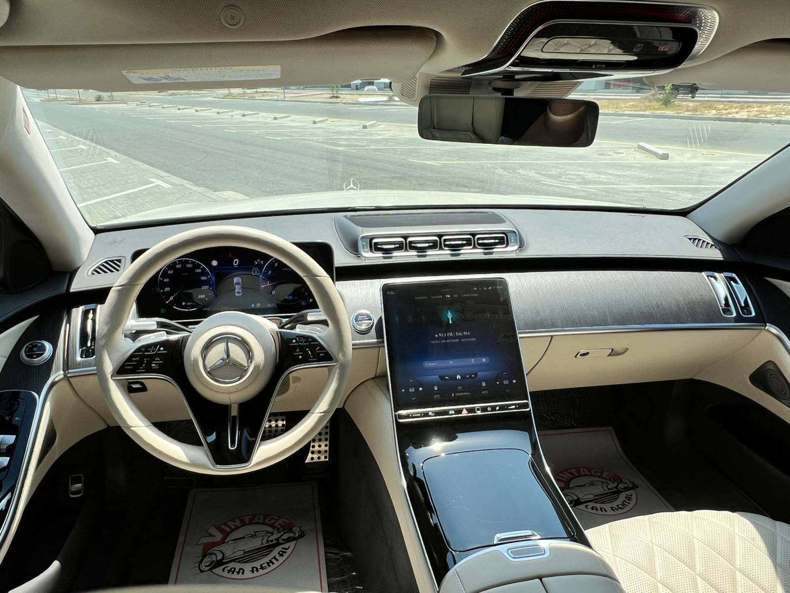 White Mercedes Benz S580 2022