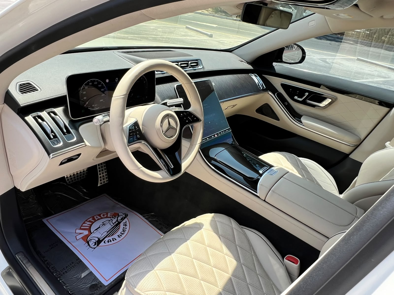 White Mercedes Benz S580 2022