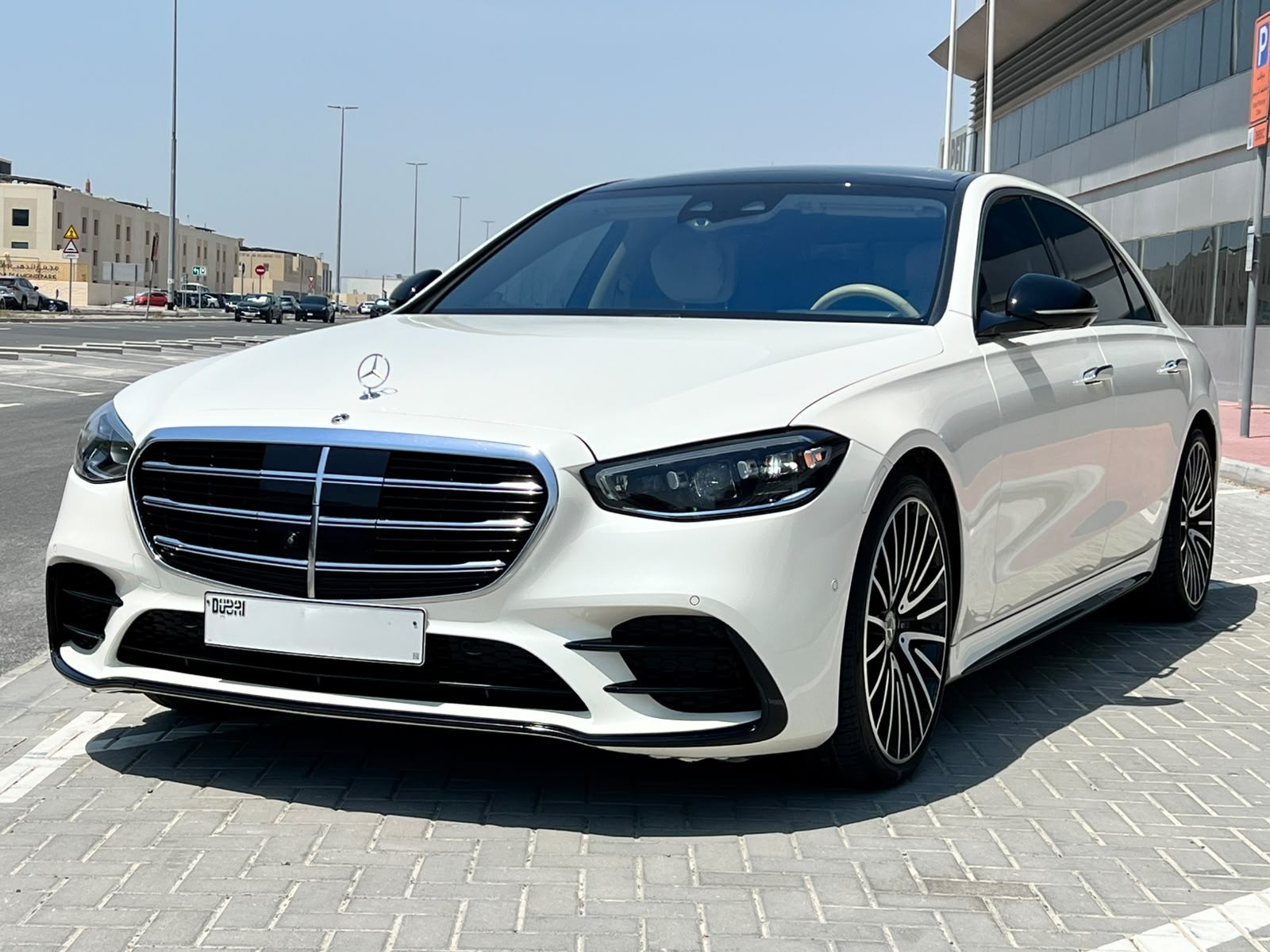 White Mercedes Benz S580 2022