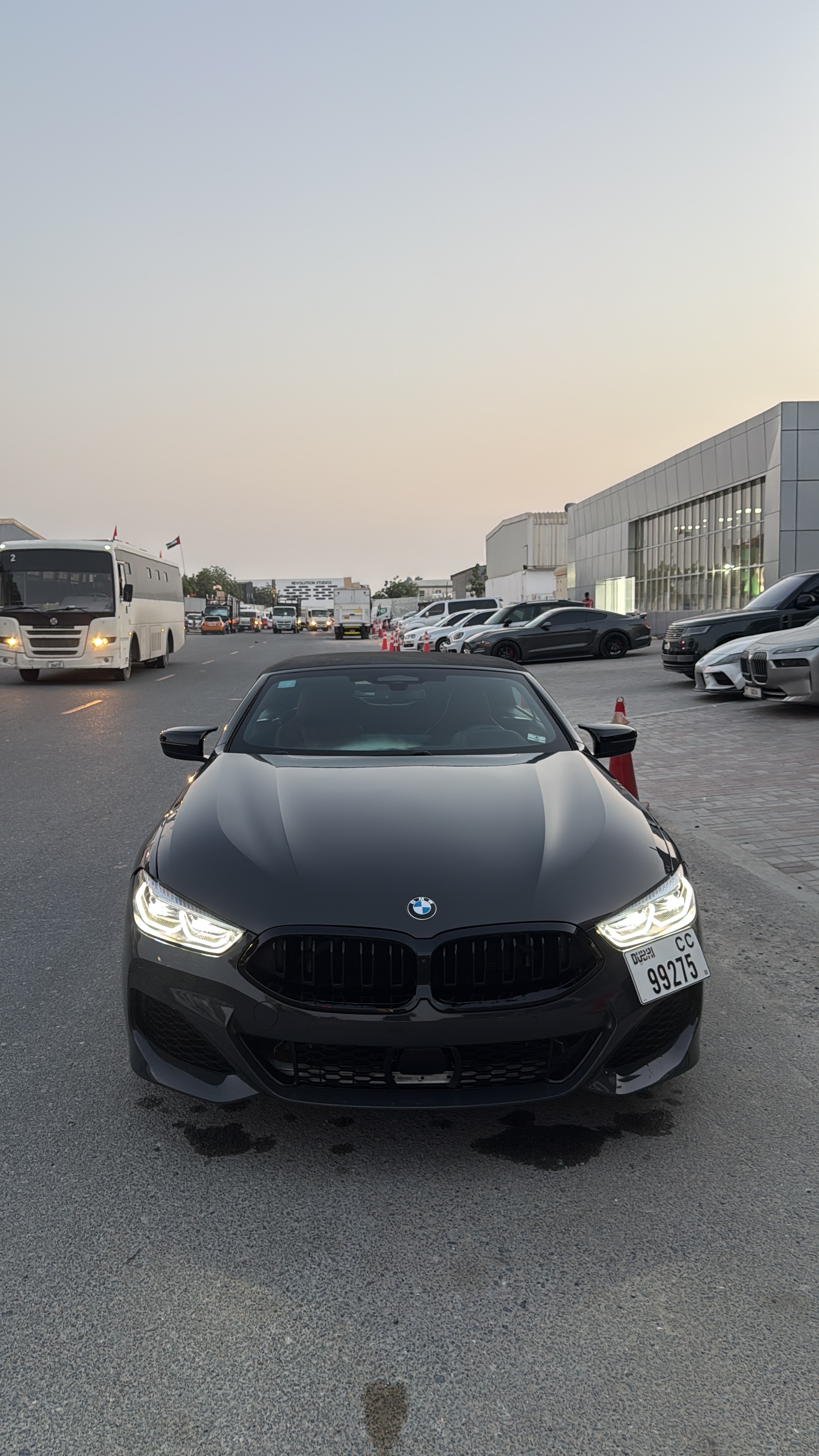 Темно-серый BMW M850i Convertible 2024 год