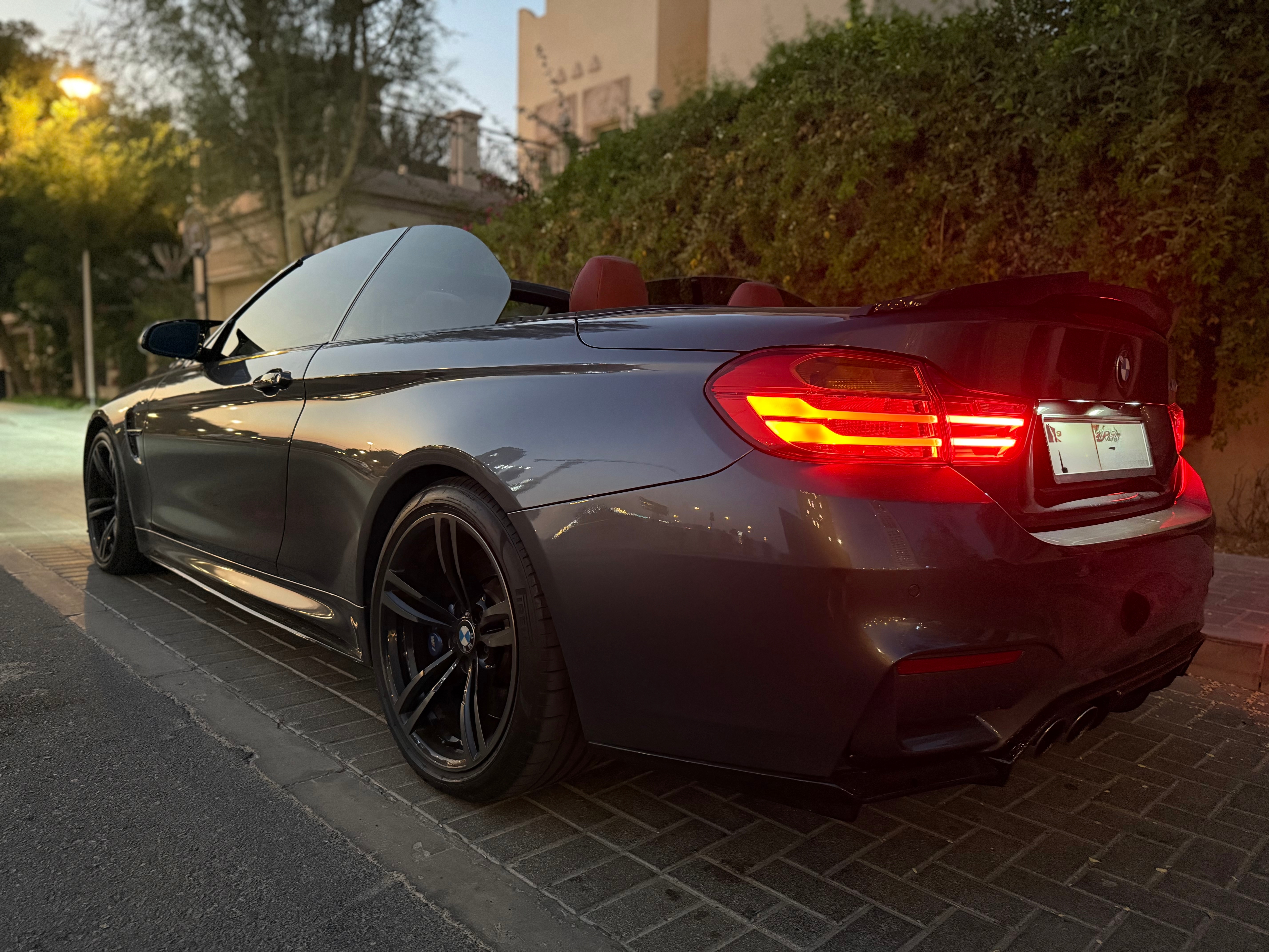 Dunkelgrau BMW M4 Convertible 2015