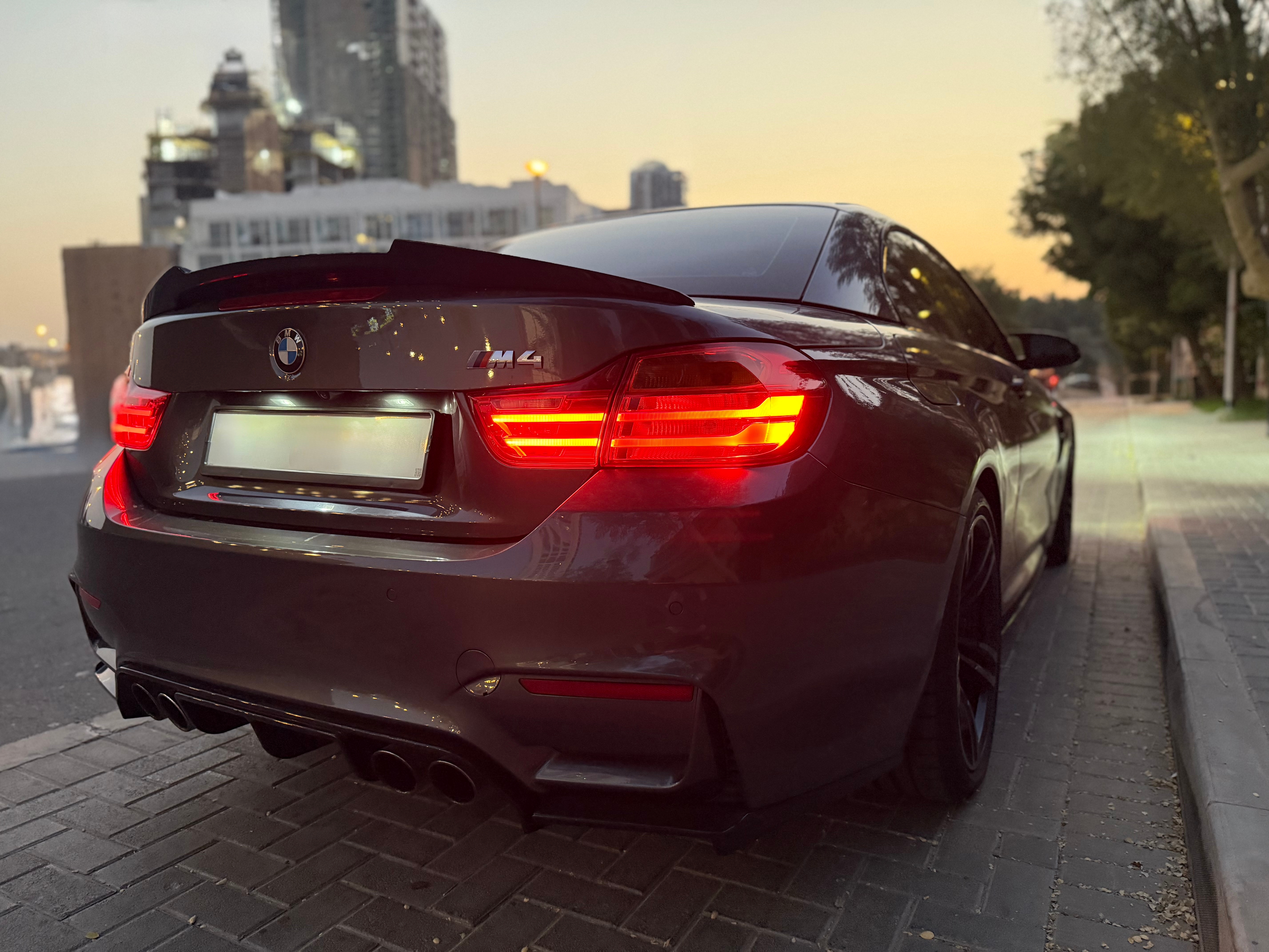 Dunkelgrau BMW M4 Convertible 2015