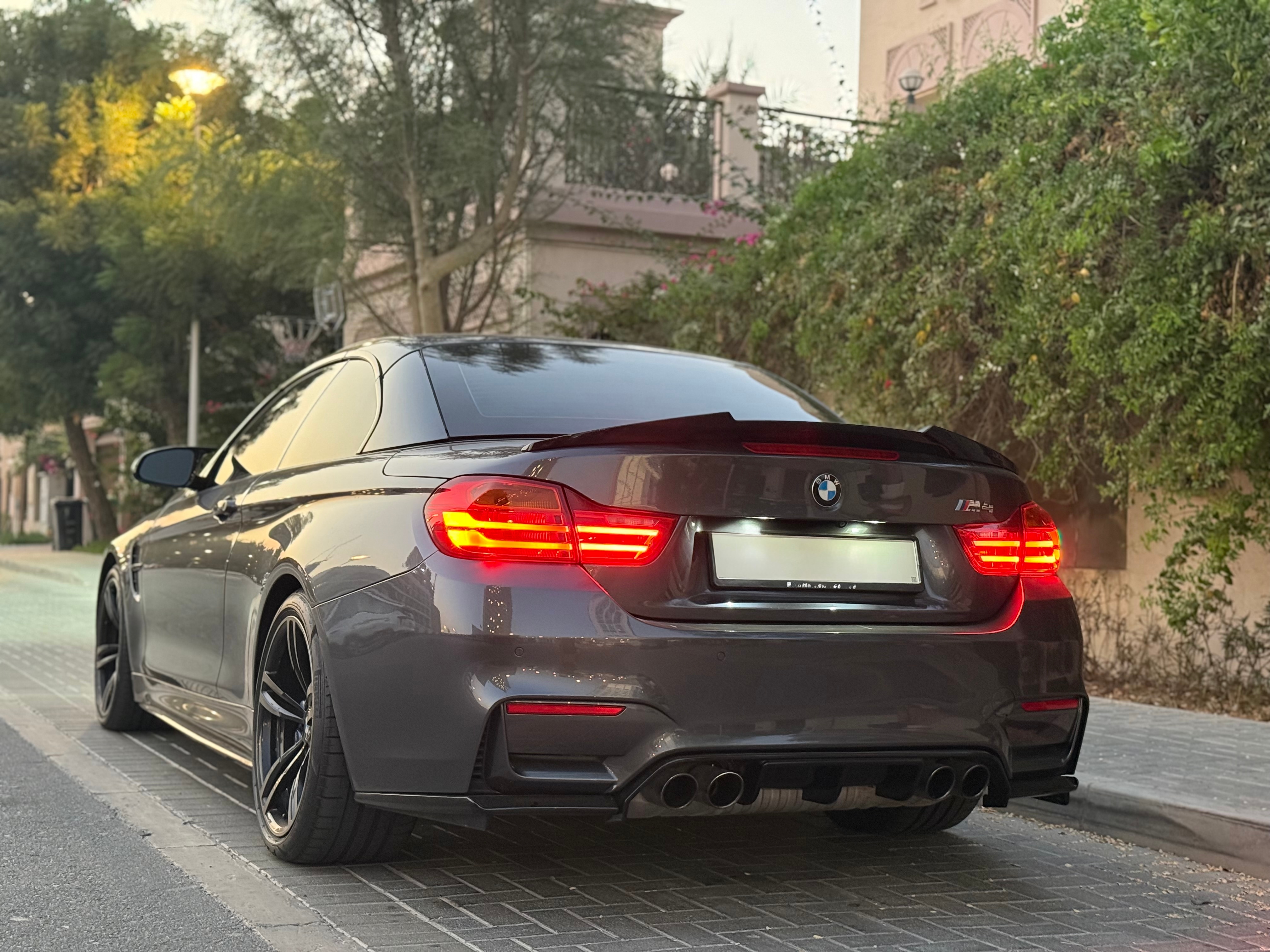 Dunkelgrau BMW M4 Convertible 2015