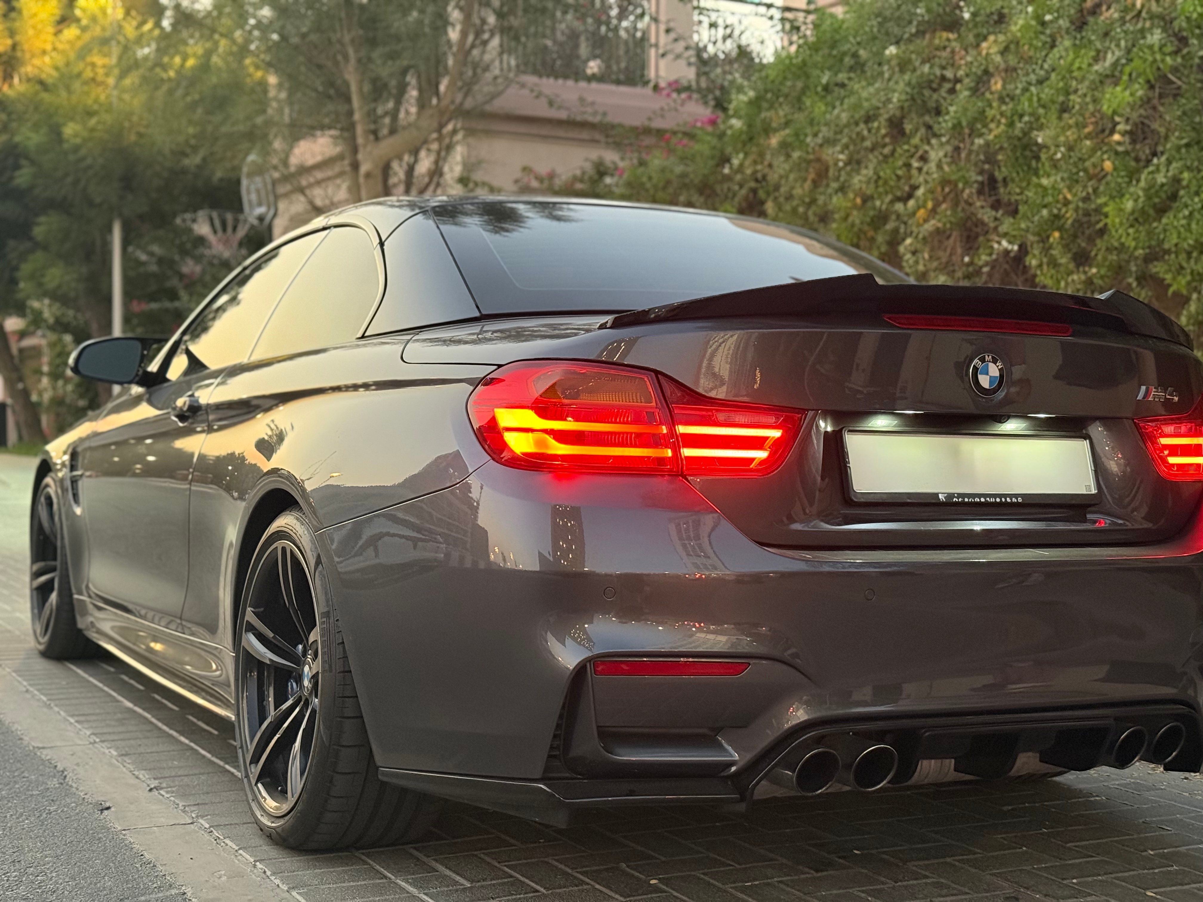 Dunkelgrau BMW M4 Convertible 2015