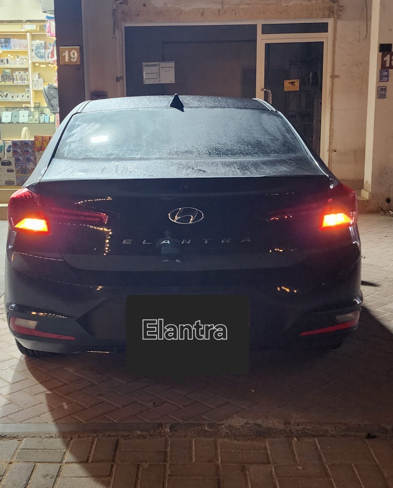 أسود هيونداي  Elantra SEL 2020