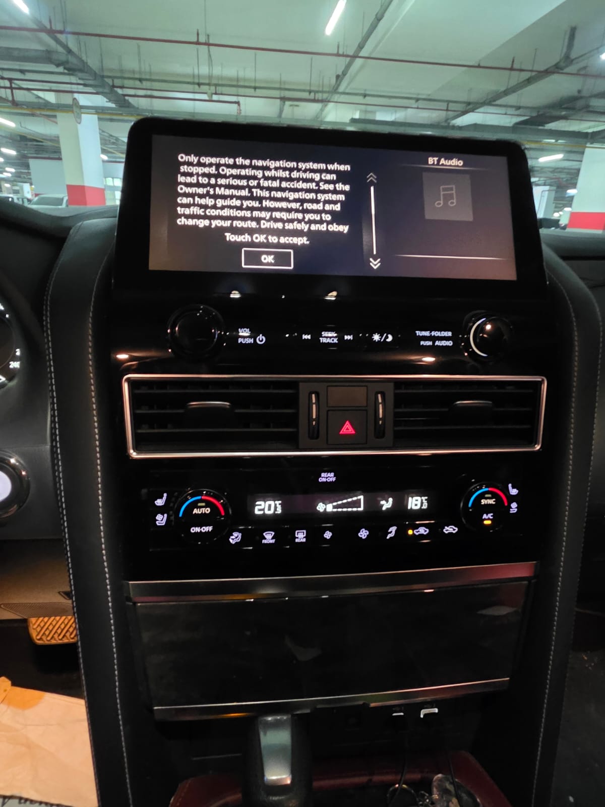 Blau Nissan Patrol SE Platinum 2022