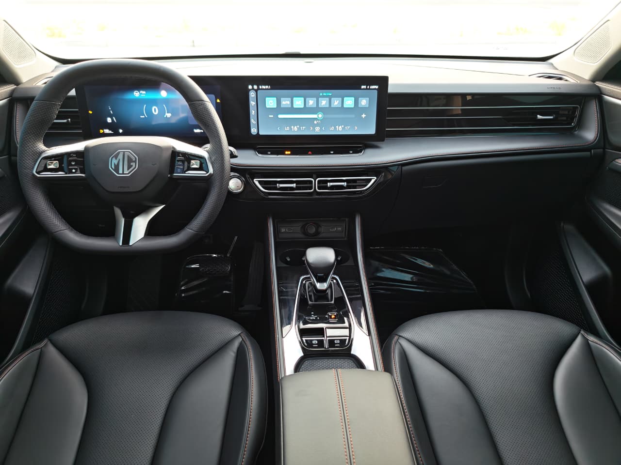 Blanc MG HS Luxury 2025