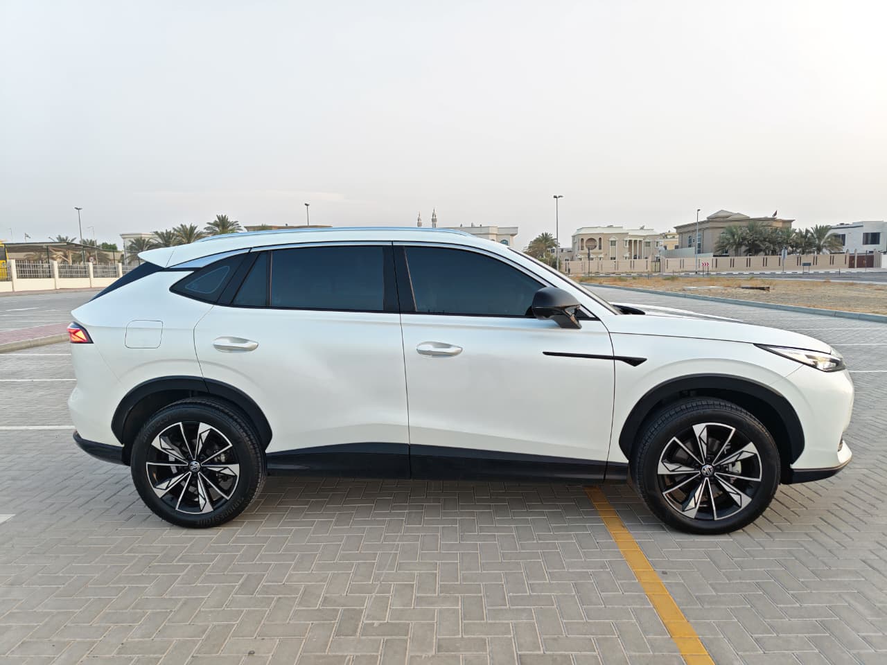 Blanc MG HS Luxury 2025