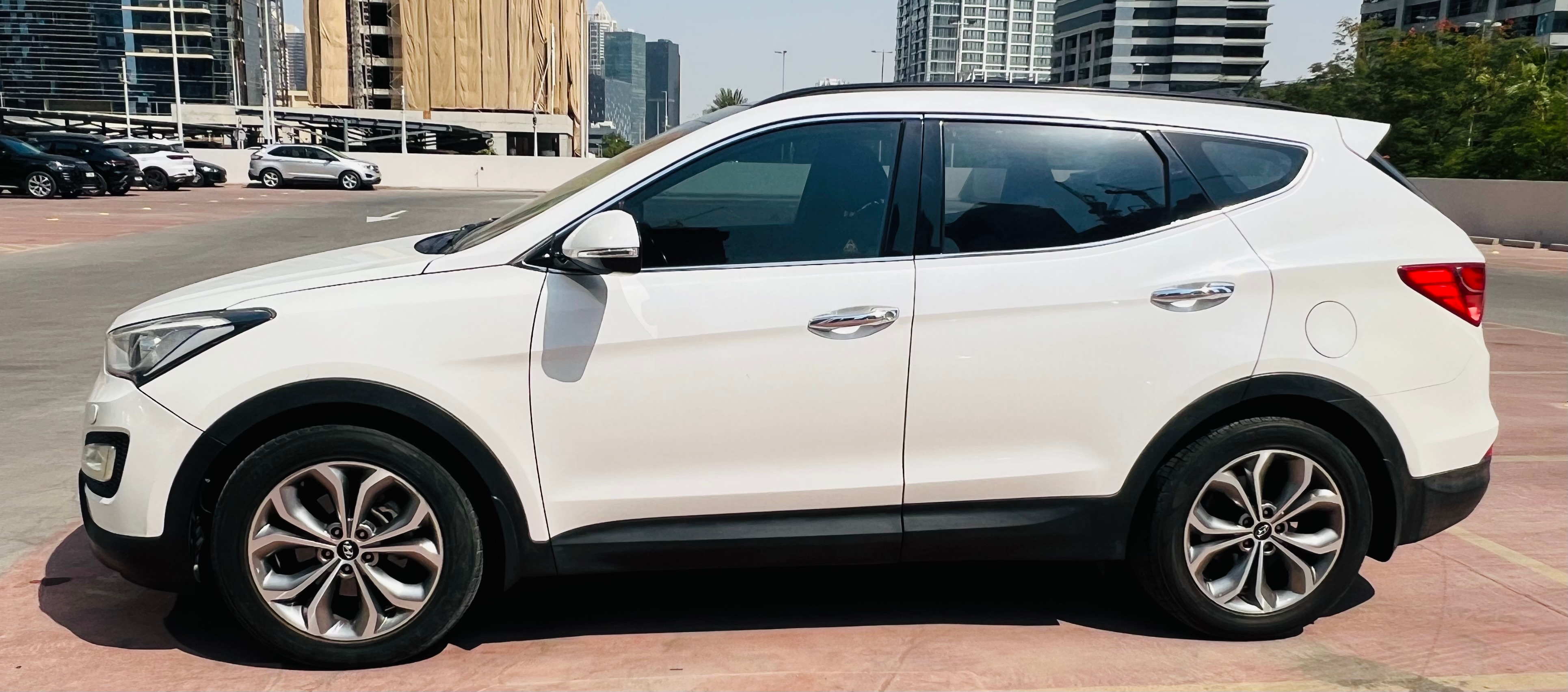 Blanc Hyundai Santa Fe GLS Top 2015 Blanc Hyundai Santa Fe GLS Top 2015