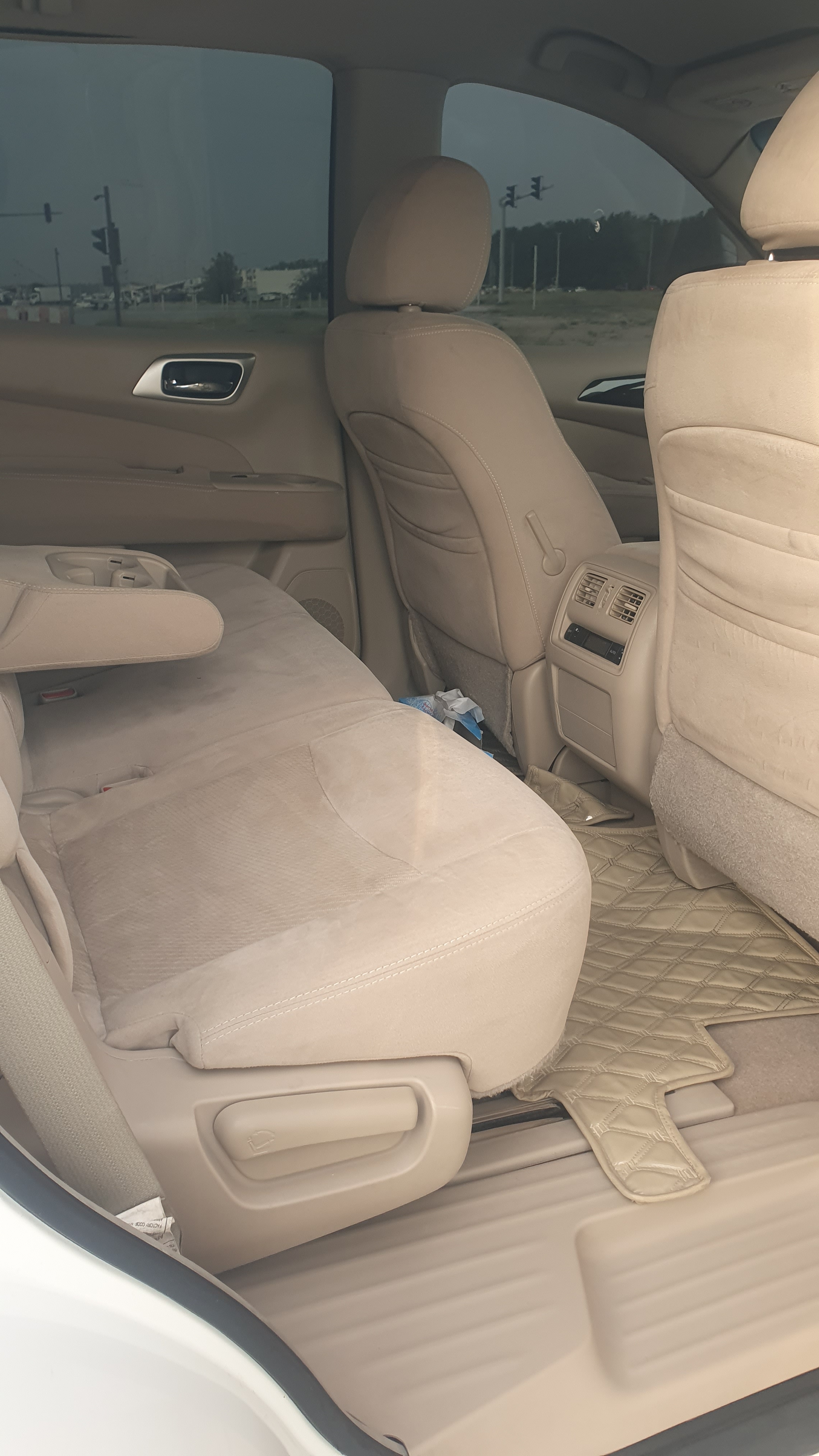White Nissan Pathfinder S 4WD 2013