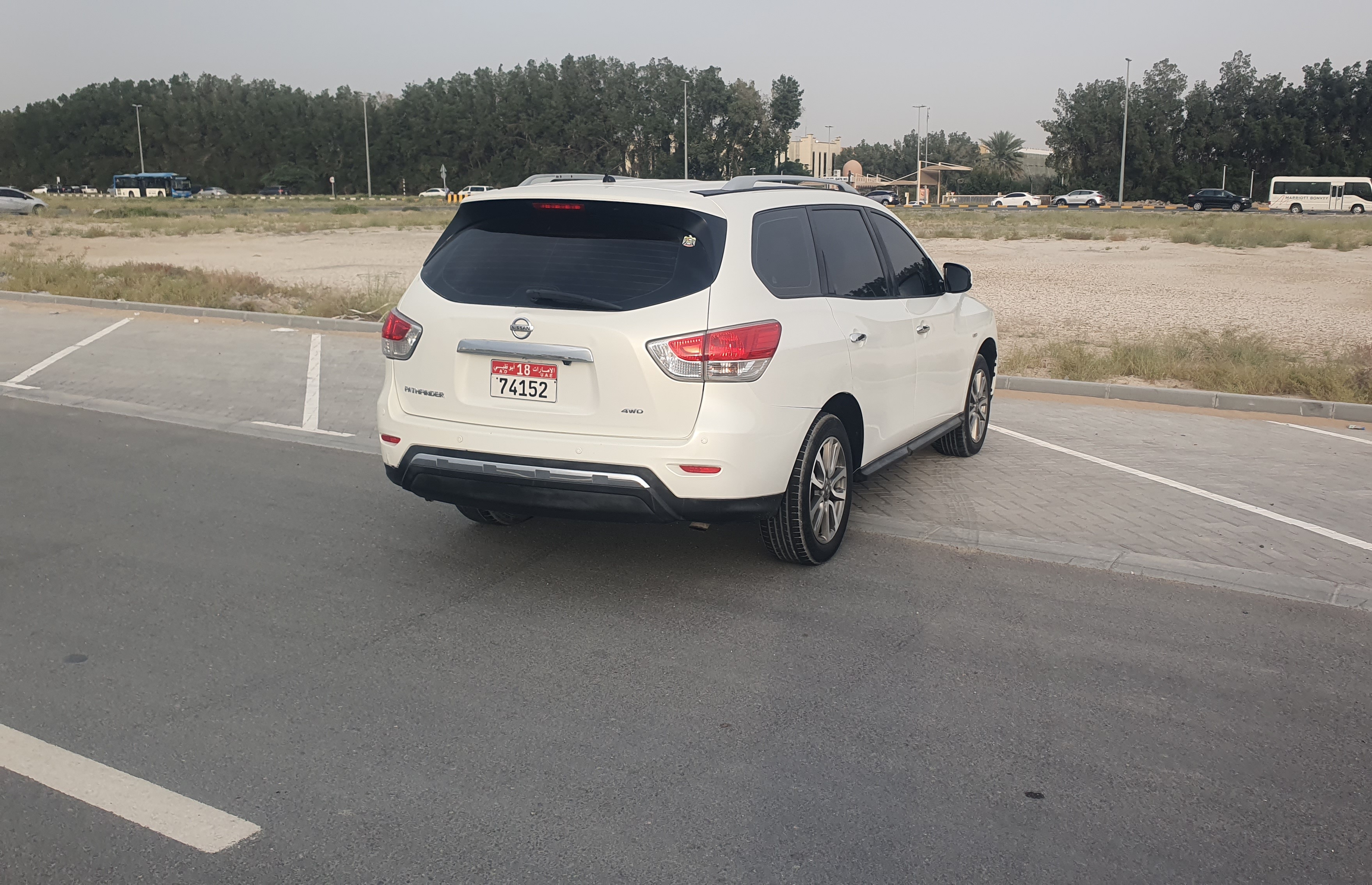 White Nissan Pathfinder S 4WD 2013