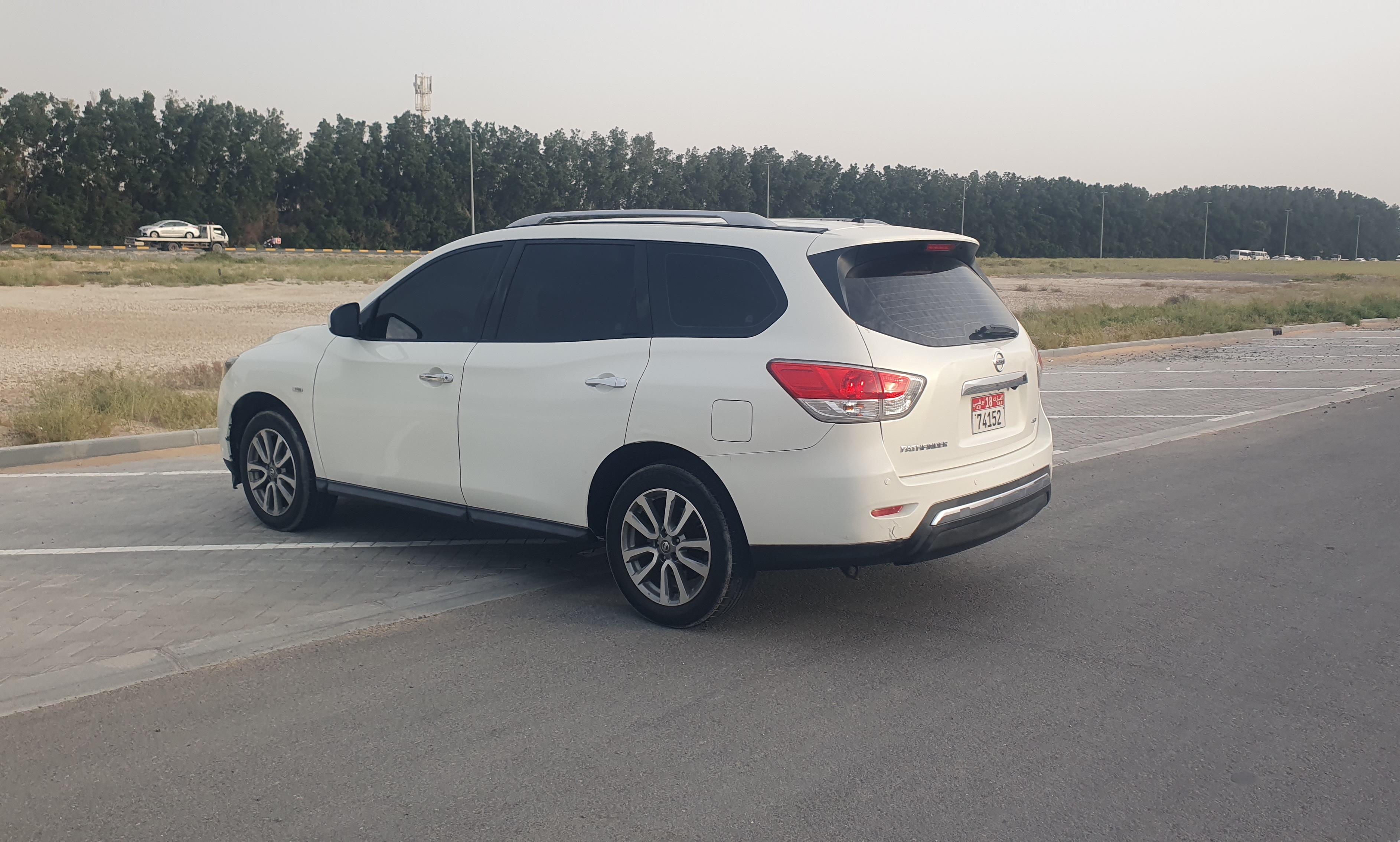 White Nissan Pathfinder S 4WD 2013