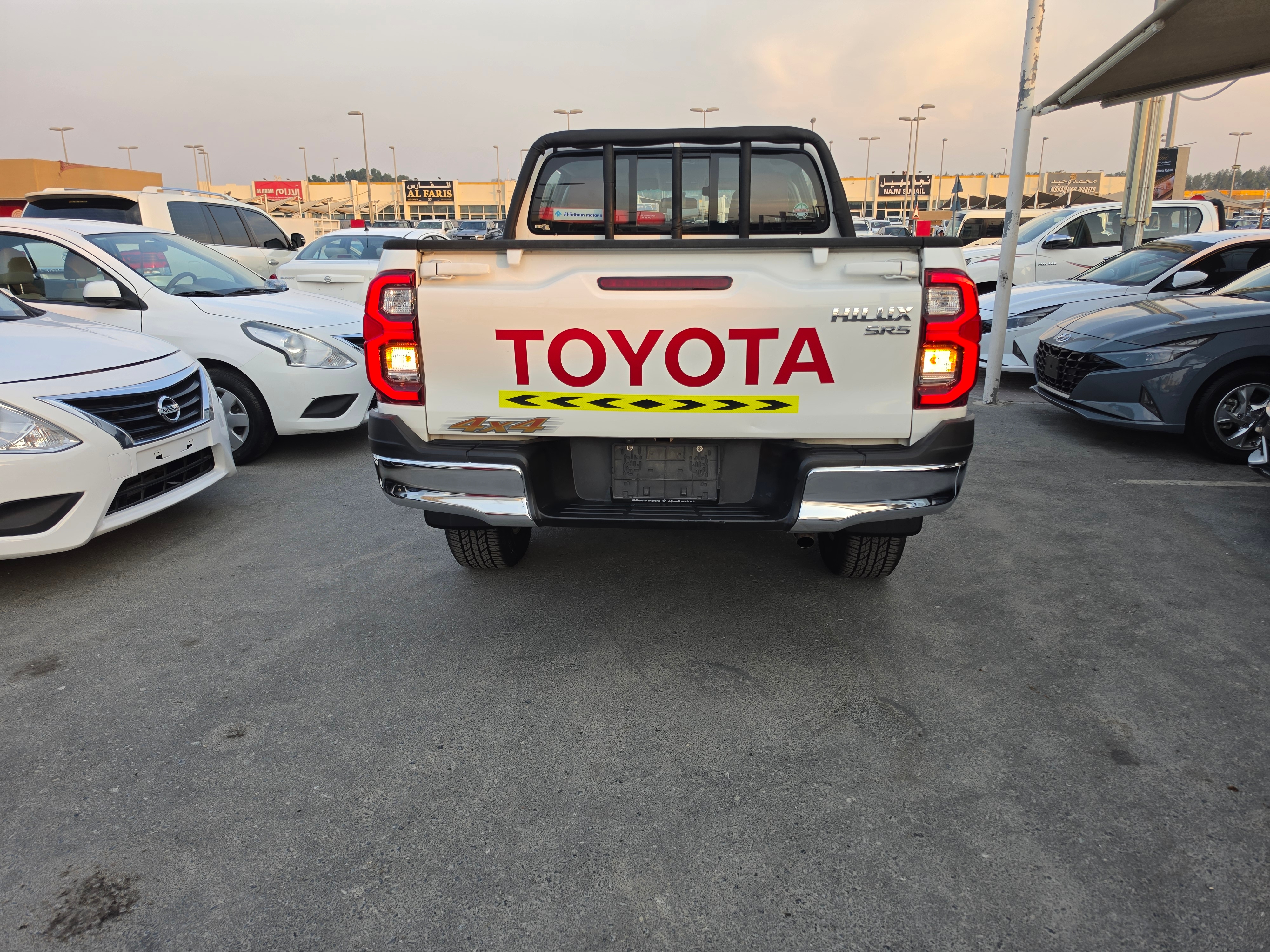 أبيض تويوتا Hilux DOUBLE CAB GLX 4X4 2025