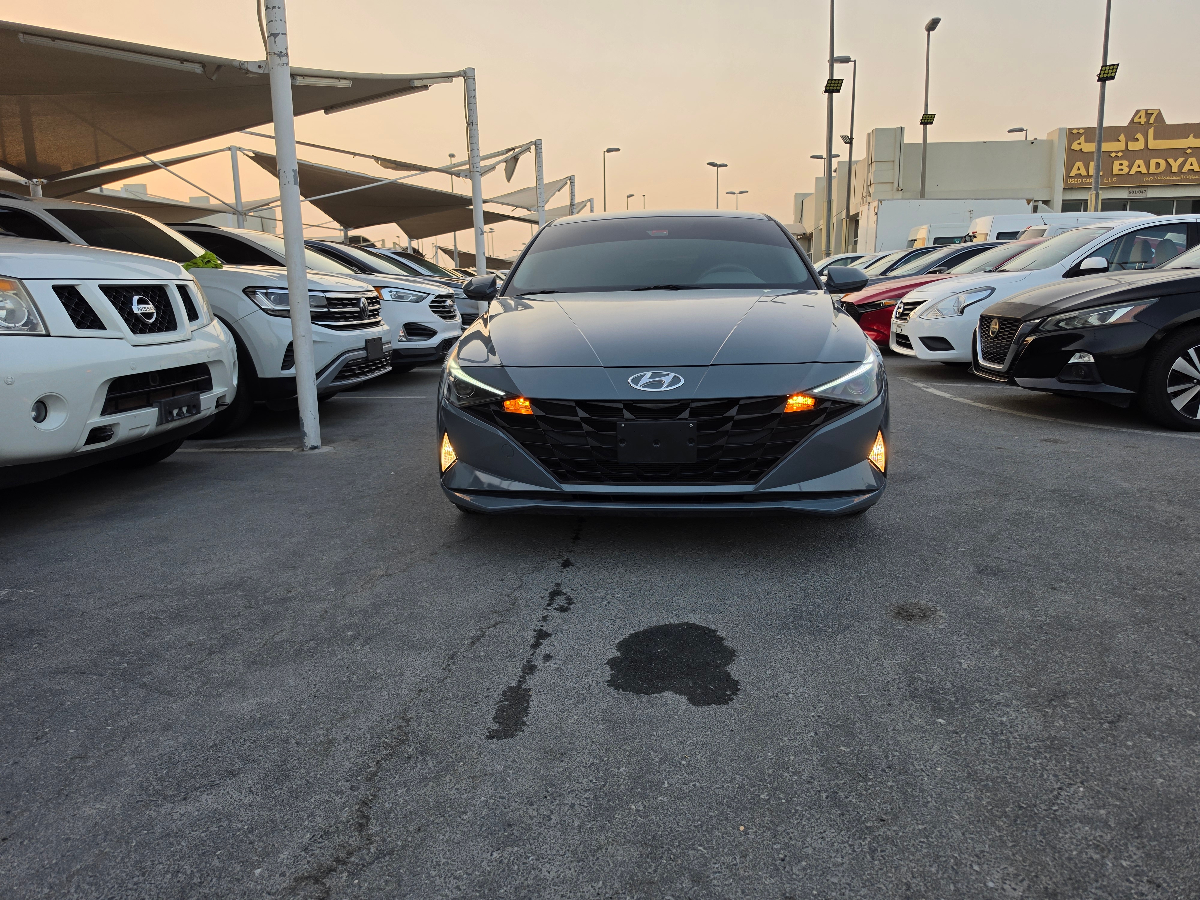 Gray Hyundai Elantra Smart 2023