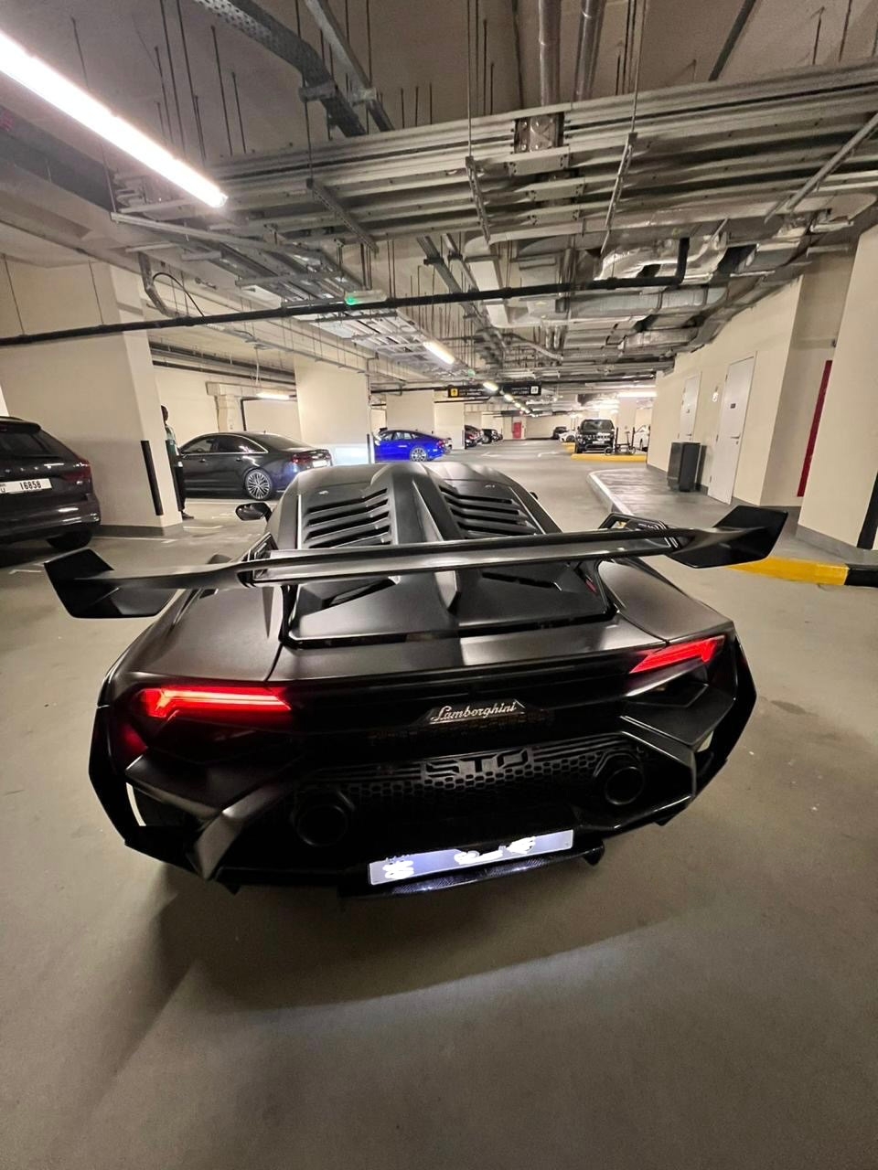 Mat zwart Lamborghini Huracan STO 2022