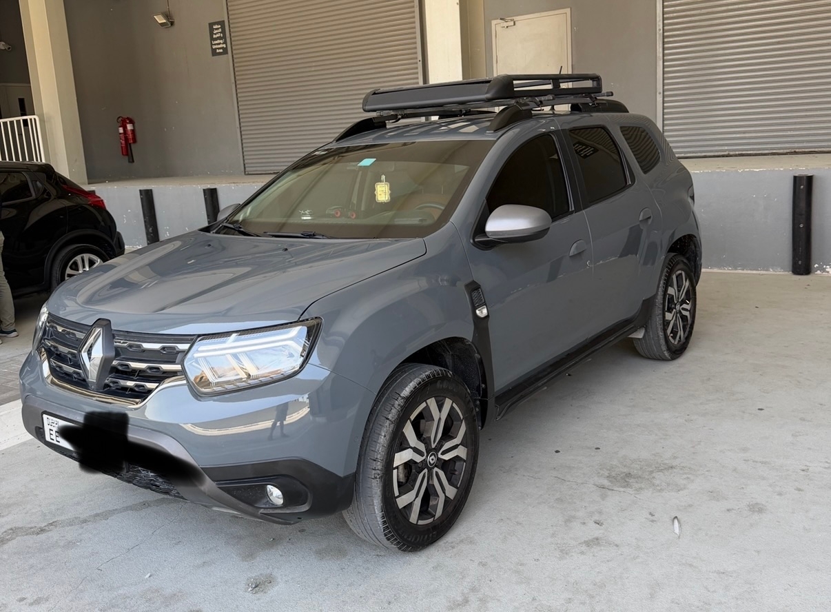 Gray Renault Duster LE 2024