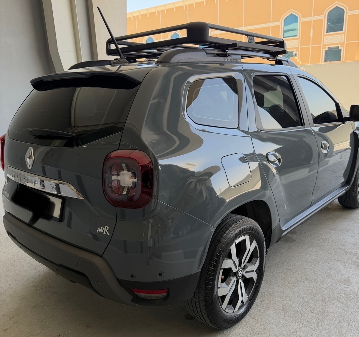 Gray Renault Duster LE 2024