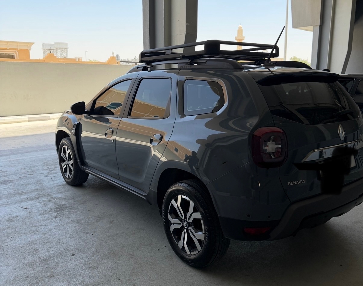 Gray Renault Duster LE 2024
