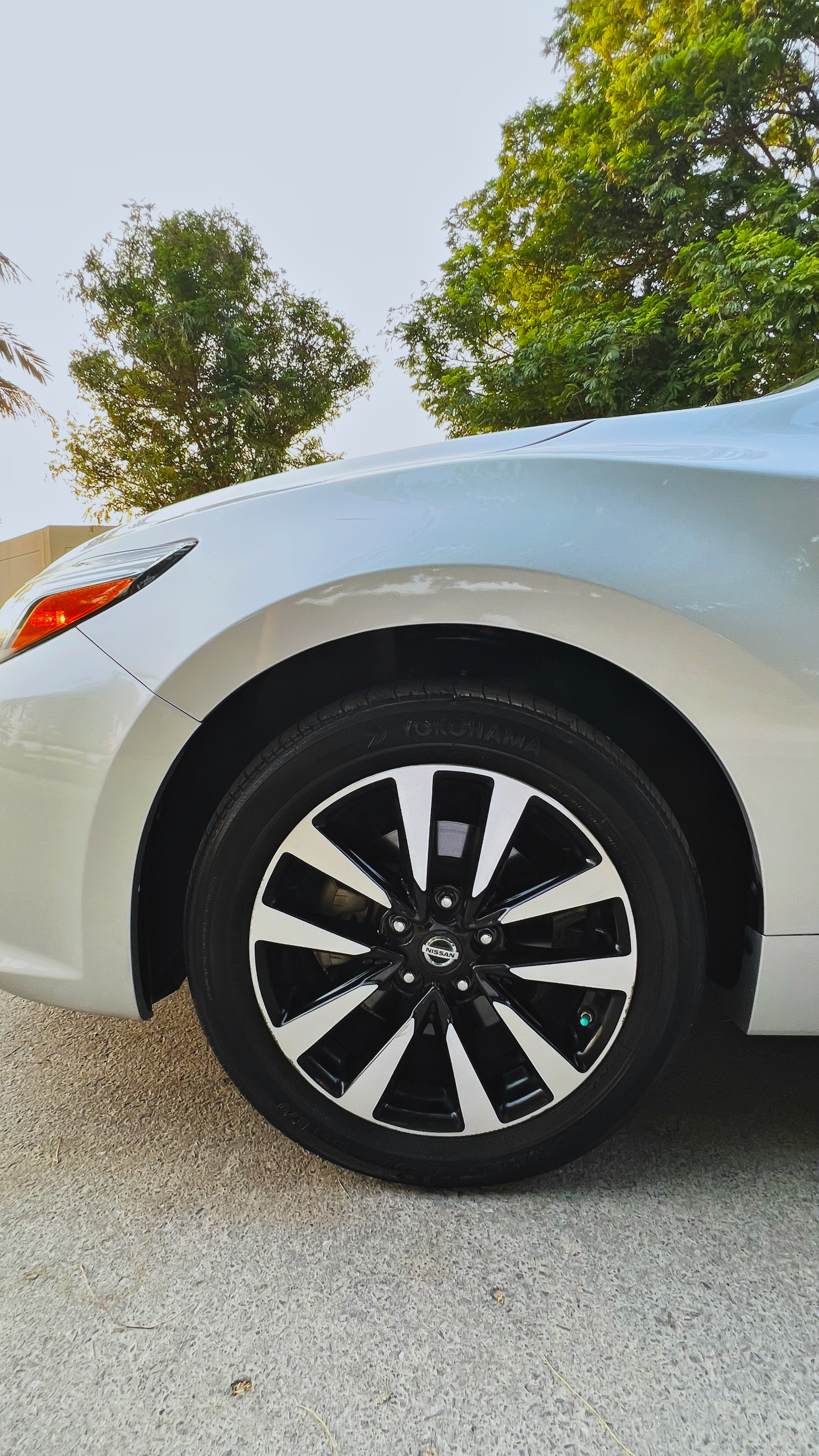 Silver Nissan Altima 2.5 SV 2018