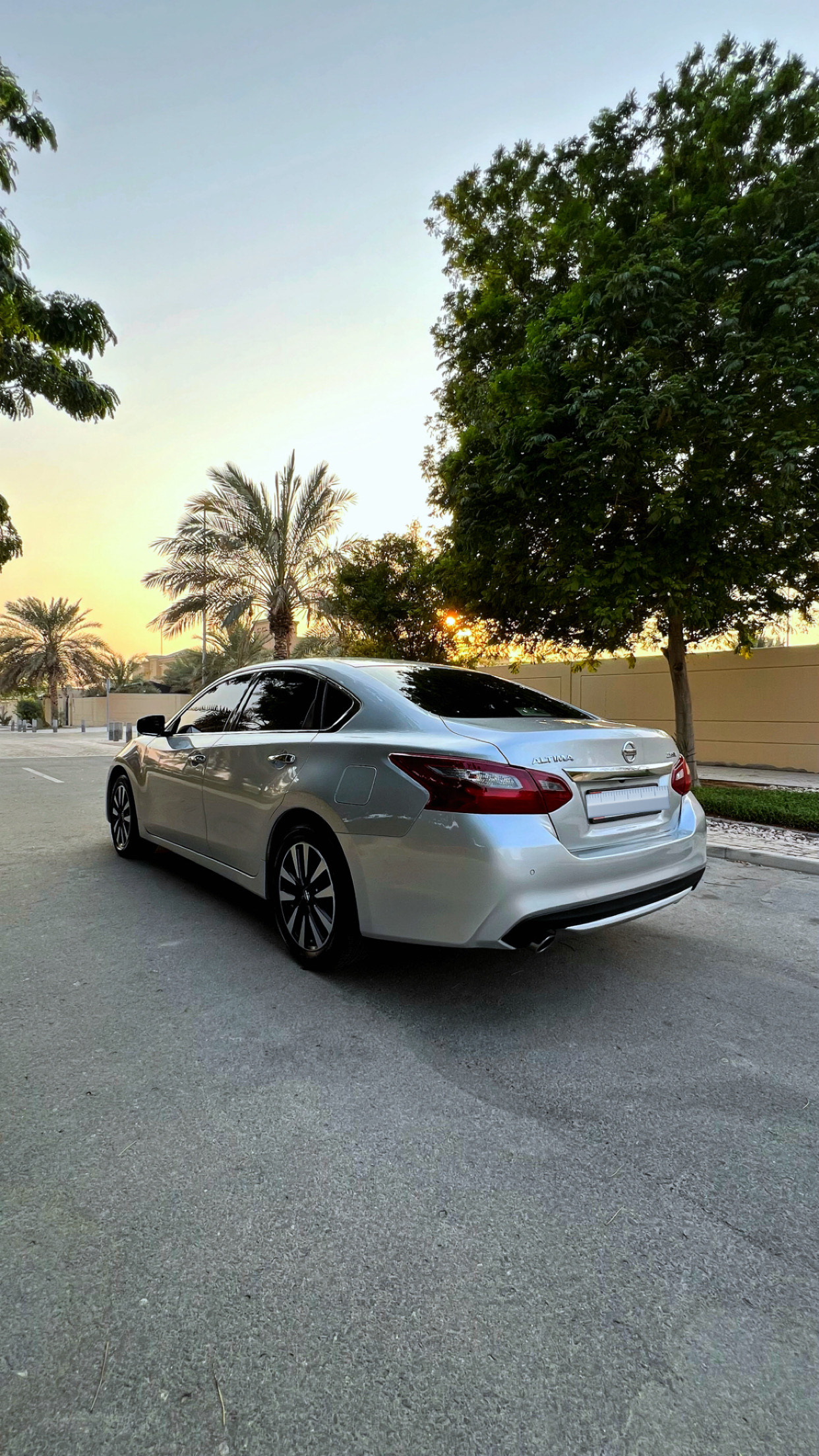 Silver Nissan Altima 2.5 SV 2018