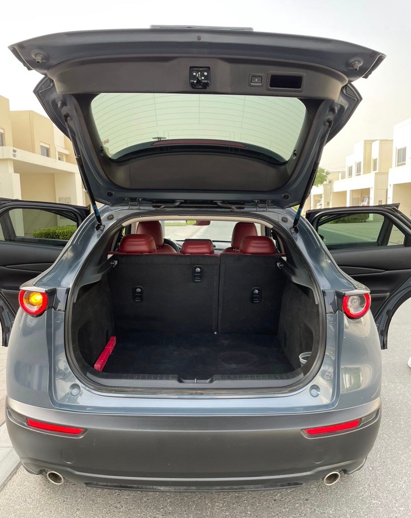 Gris Mazda CX30 2.5 S Carbon Edition 2023