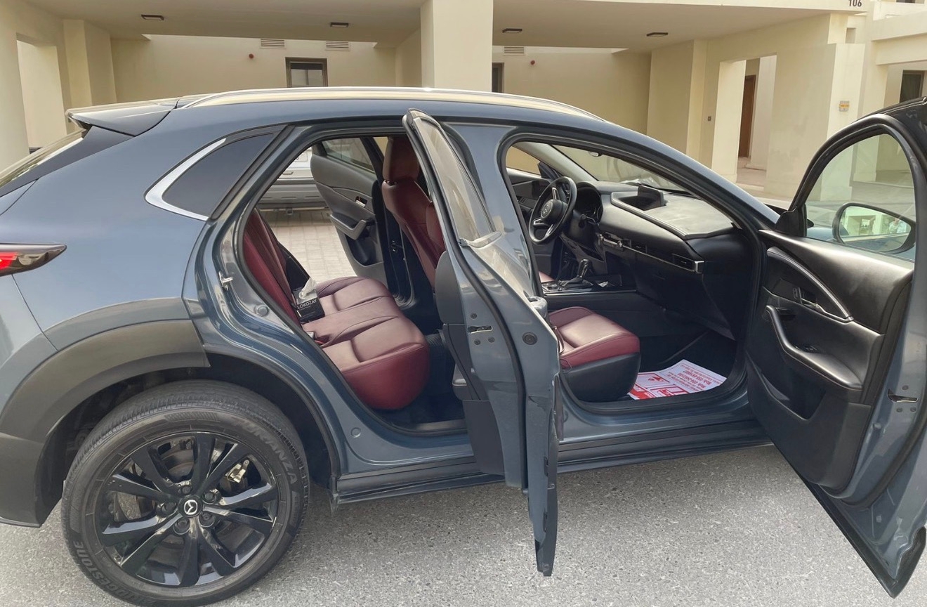 灰色的 马自达 CX30 2.5 S Carbon Edition 2023