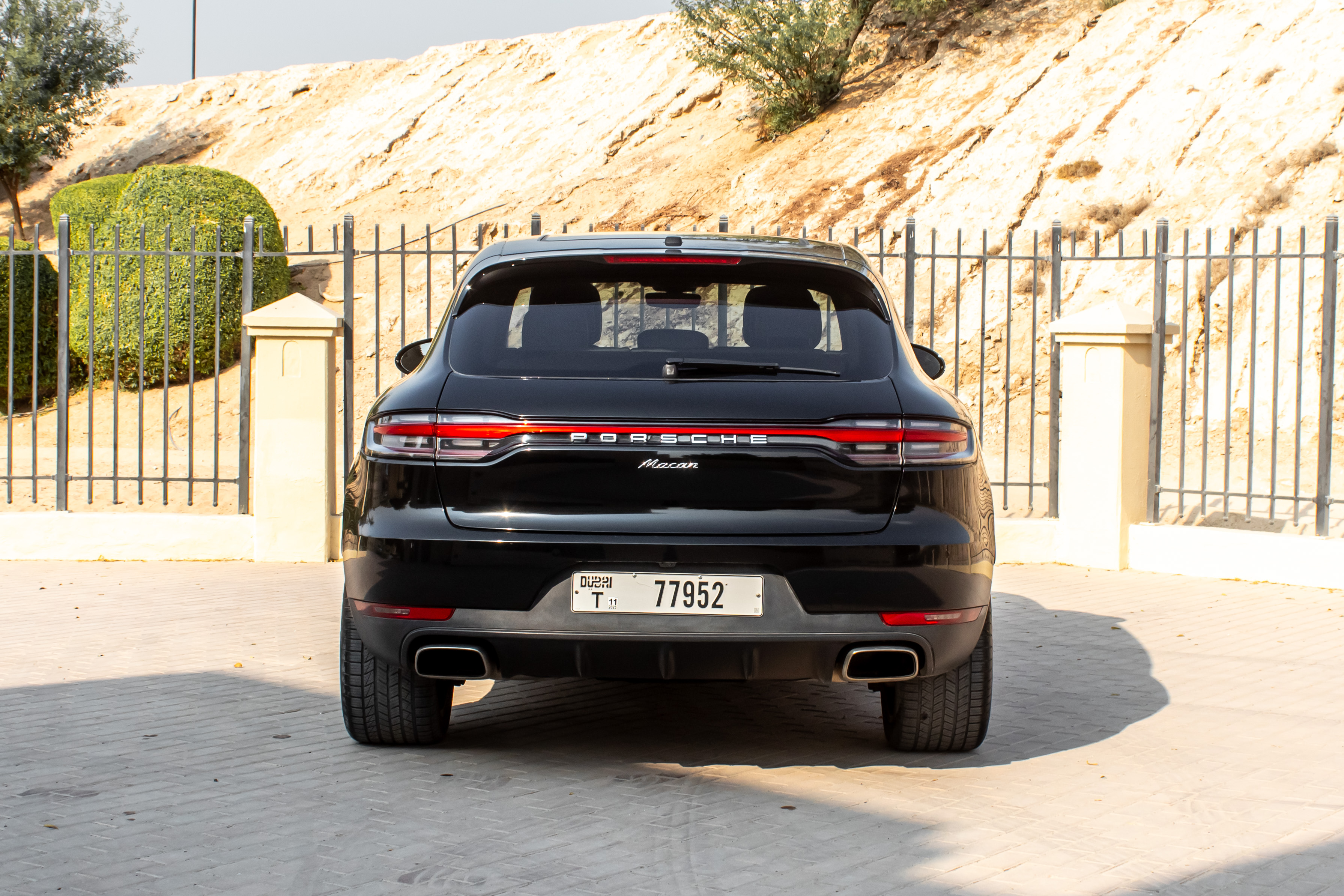أسود بورش  Macan Standard 2021