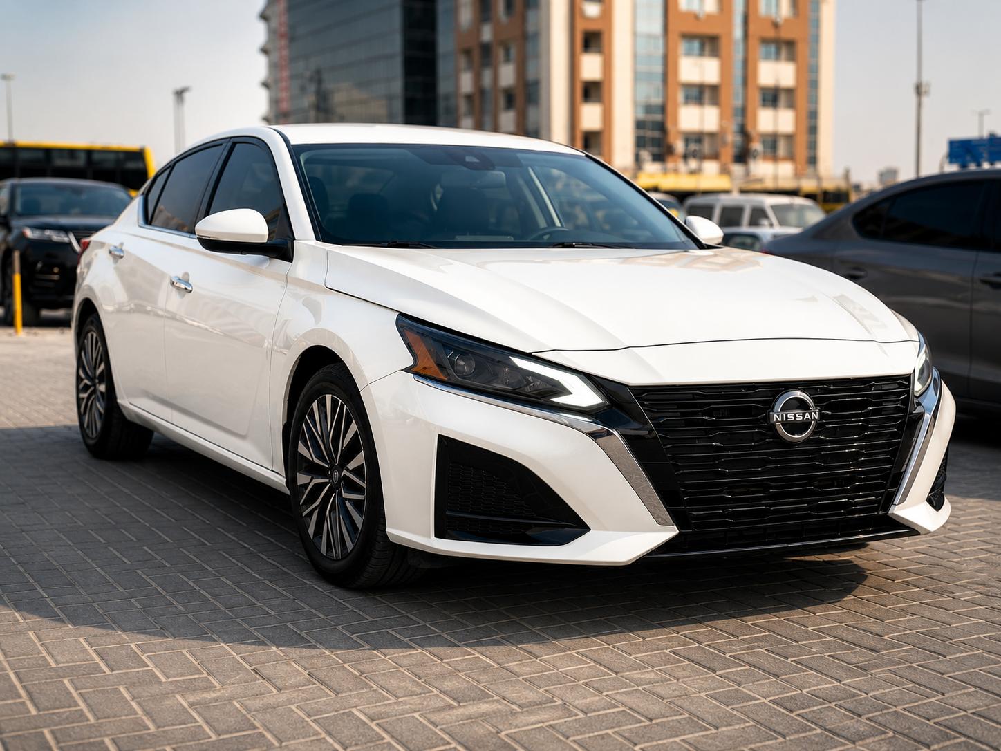 Blanc Nissan Altima 2.5 SV 2023
