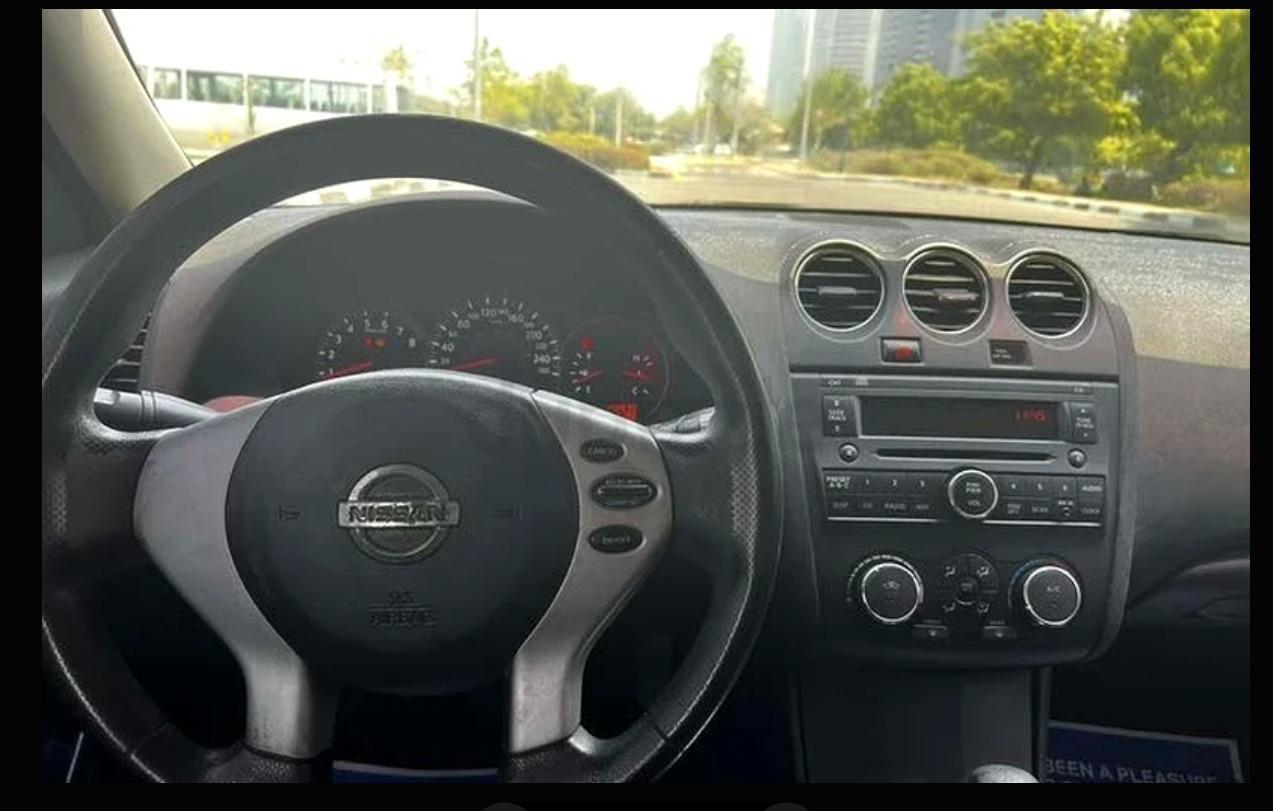 أسود نيسان Altima 2.5 2009