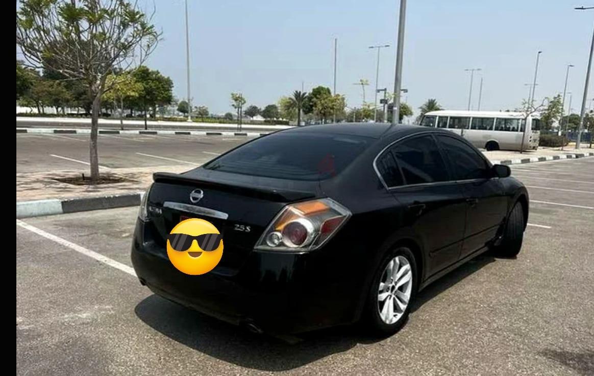 Schwarz Nissan Altima 2.5 2009
