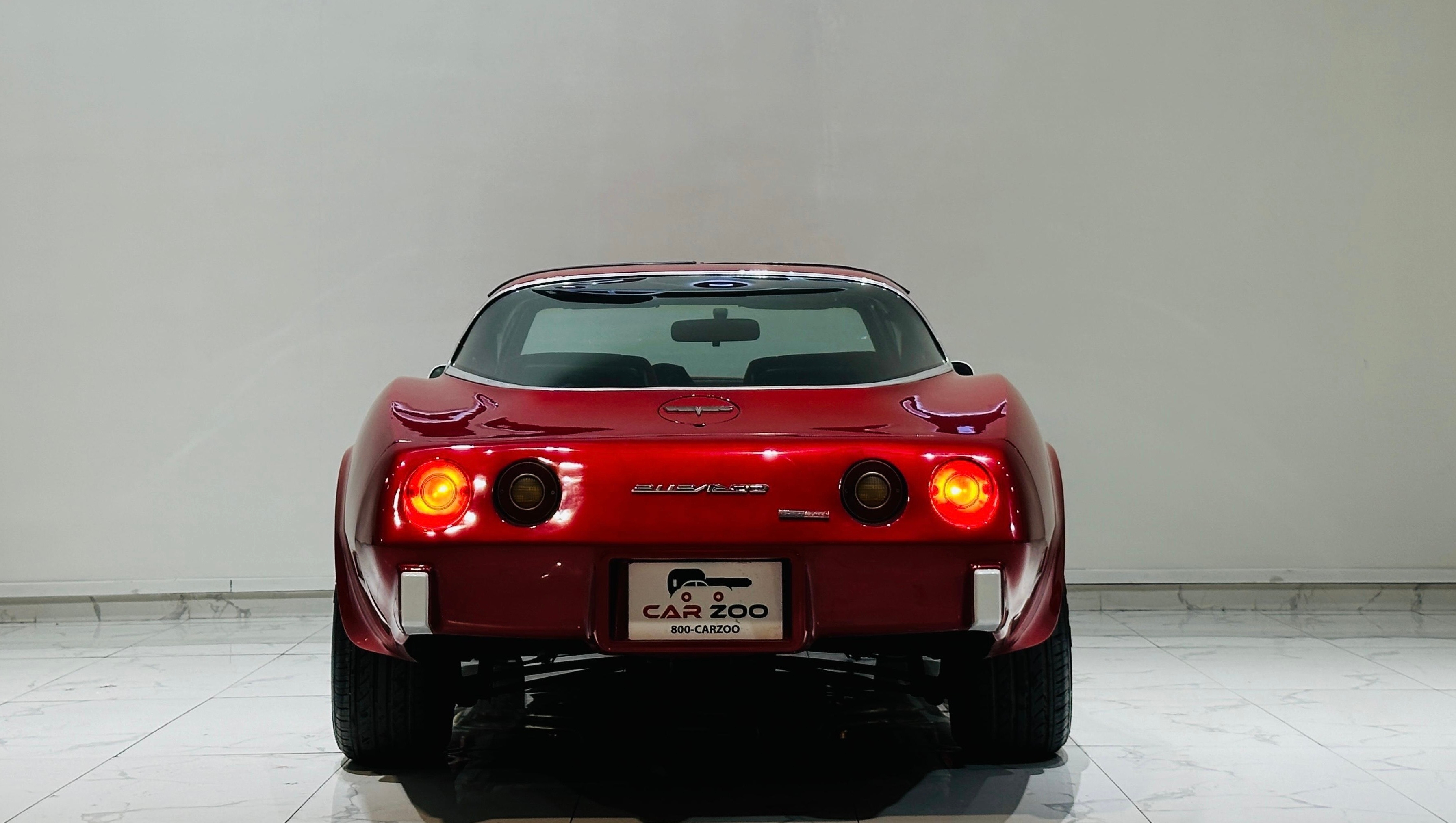 Rot Chevrolet Corvette 1980