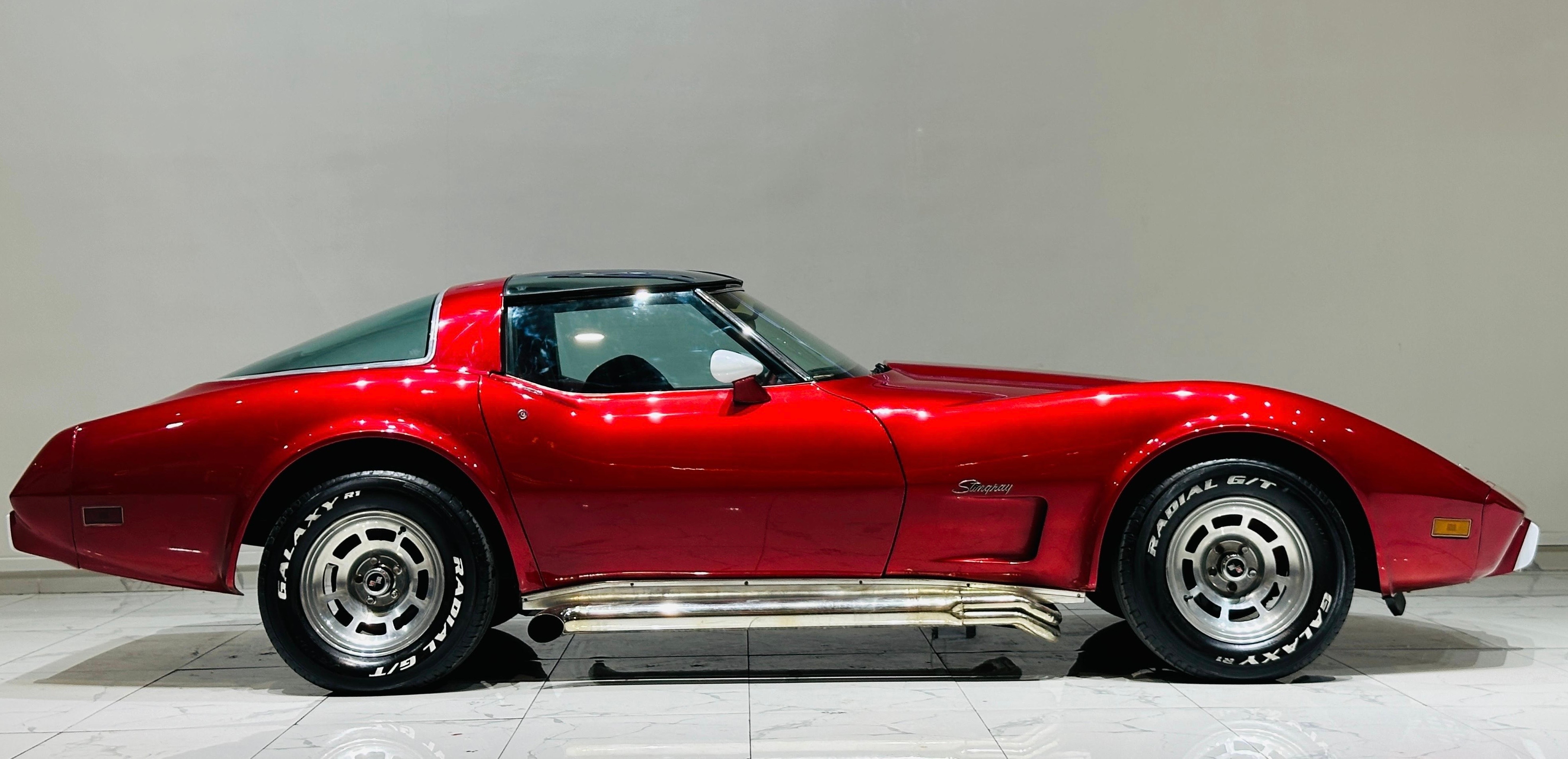 Rot Chevrolet Corvette 1980