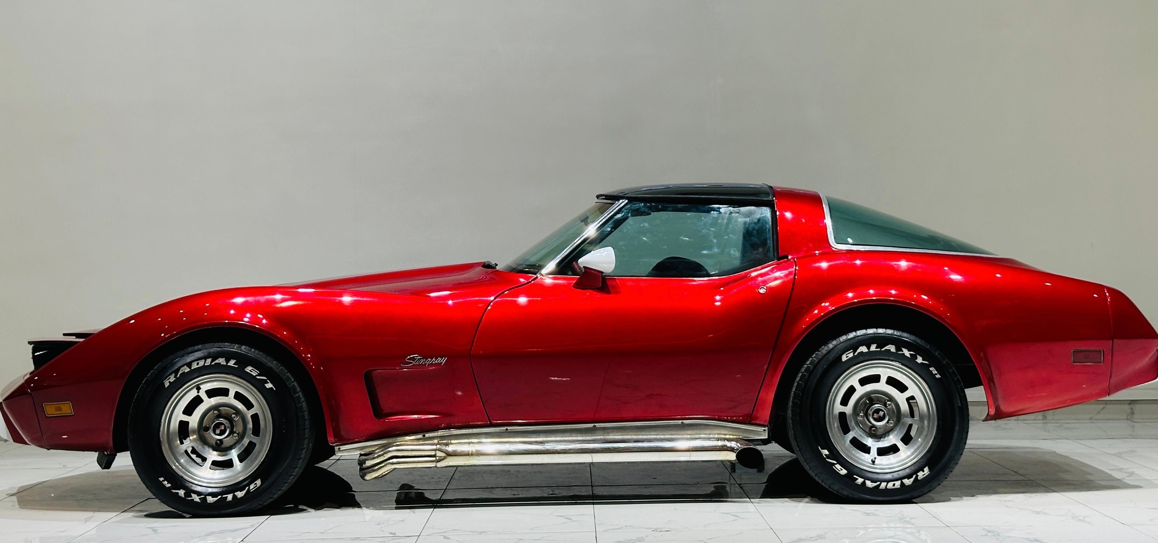 Rot Chevrolet Corvette 1980