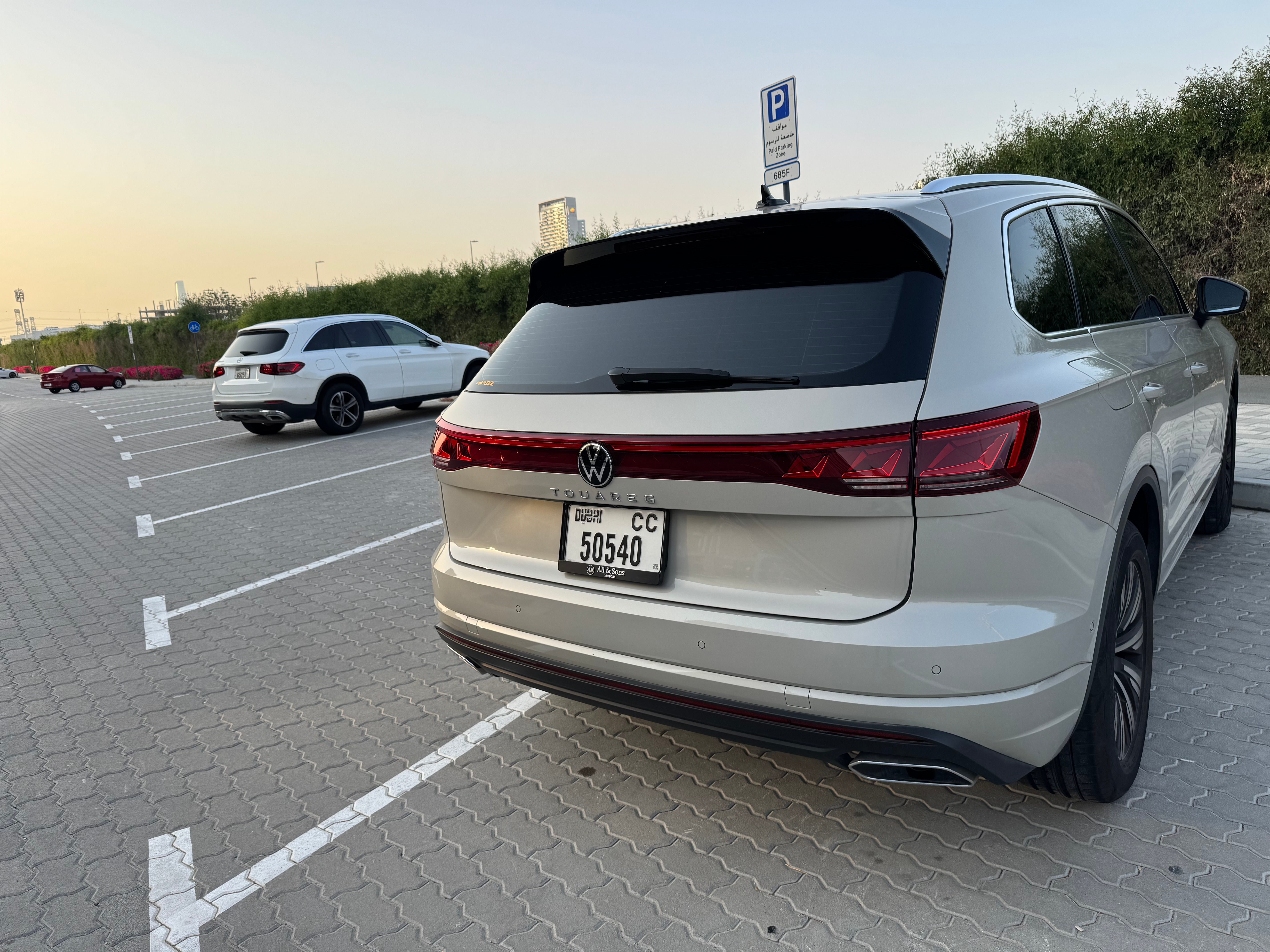 أبيض فولكس فاغن Touareg V6 2025