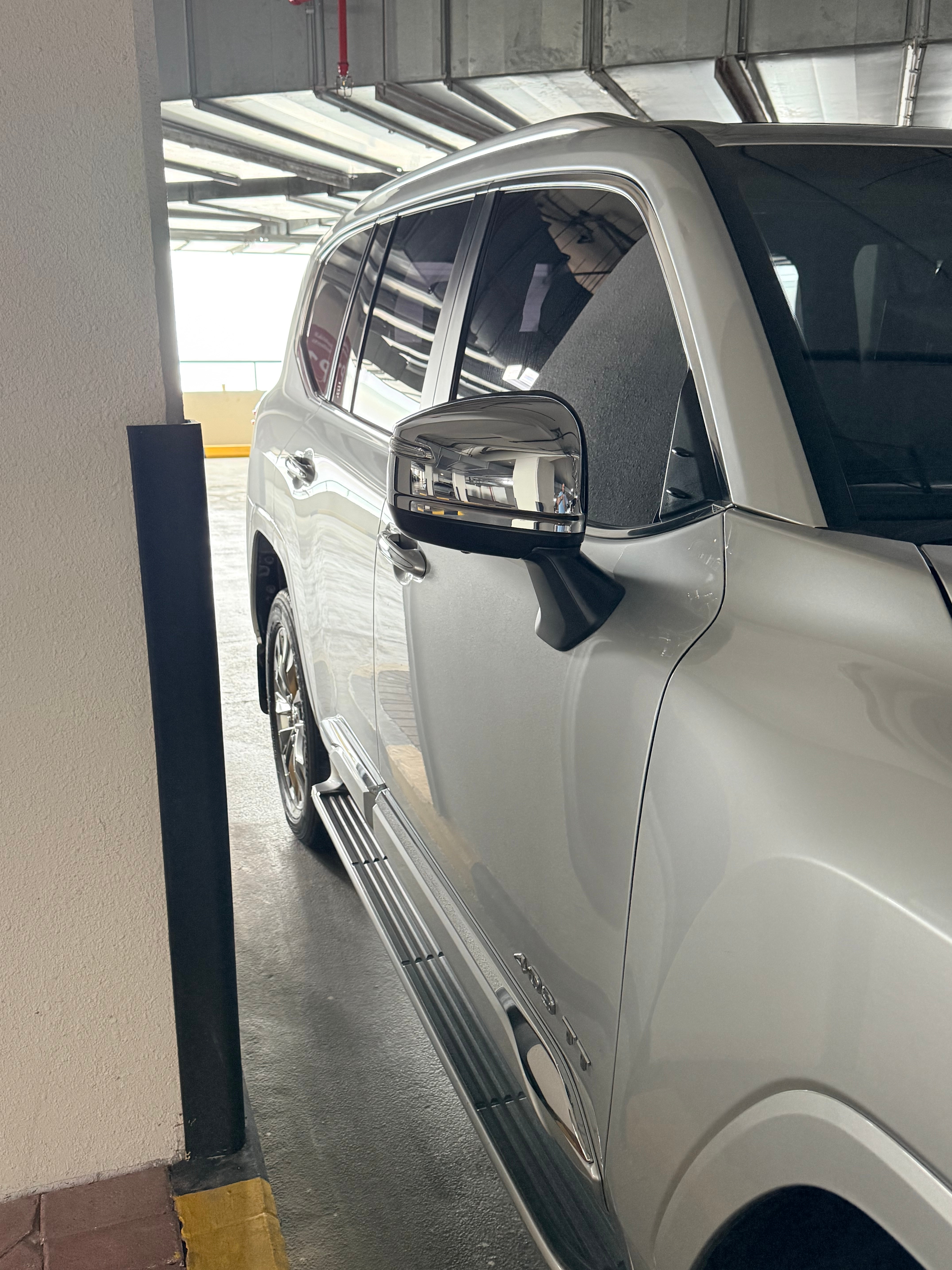 D'argento Toyota Land Cruiser VXR 3.5L 2024