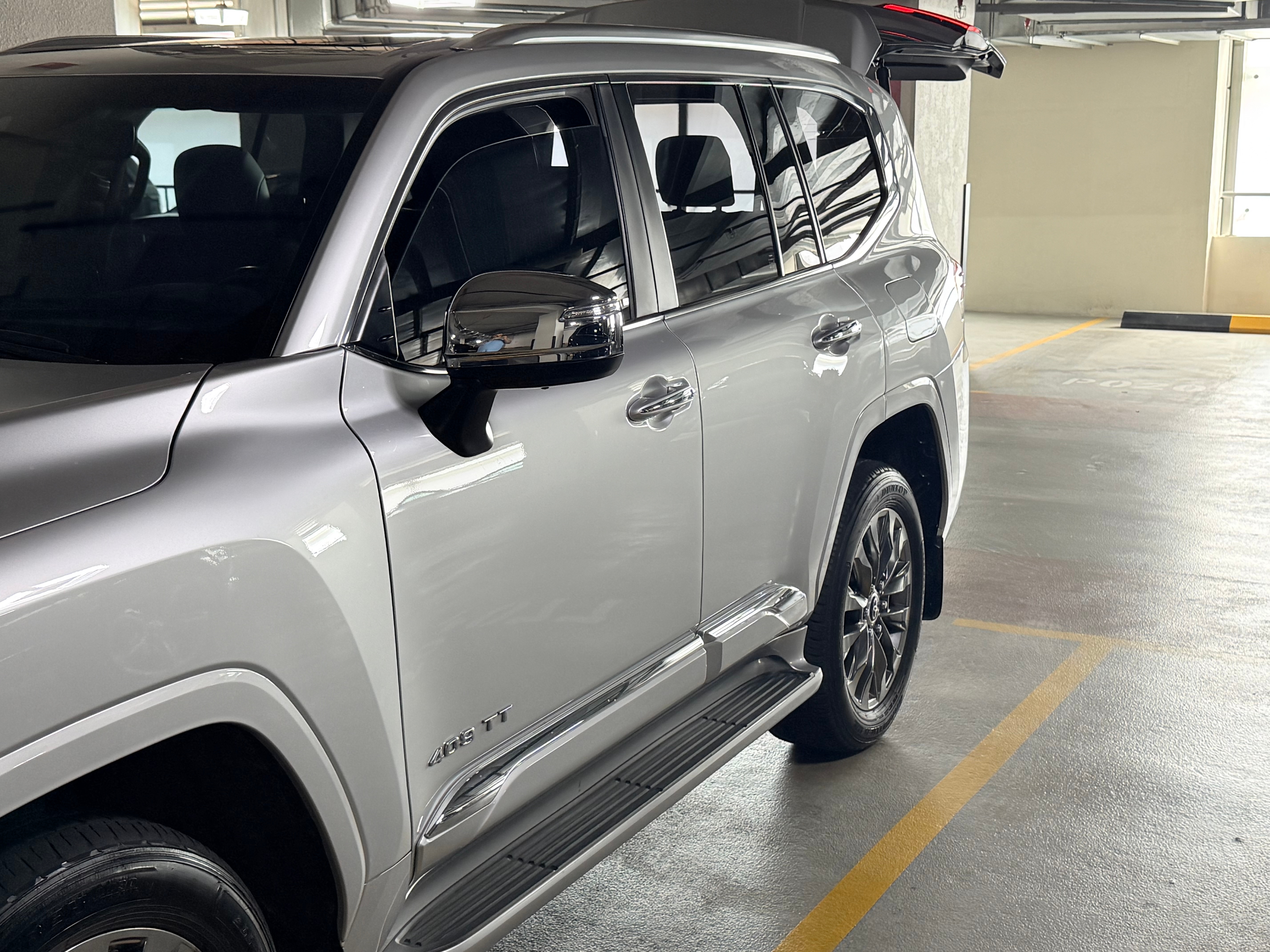 D'argento Toyota Land Cruiser VXR 3.5L 2024