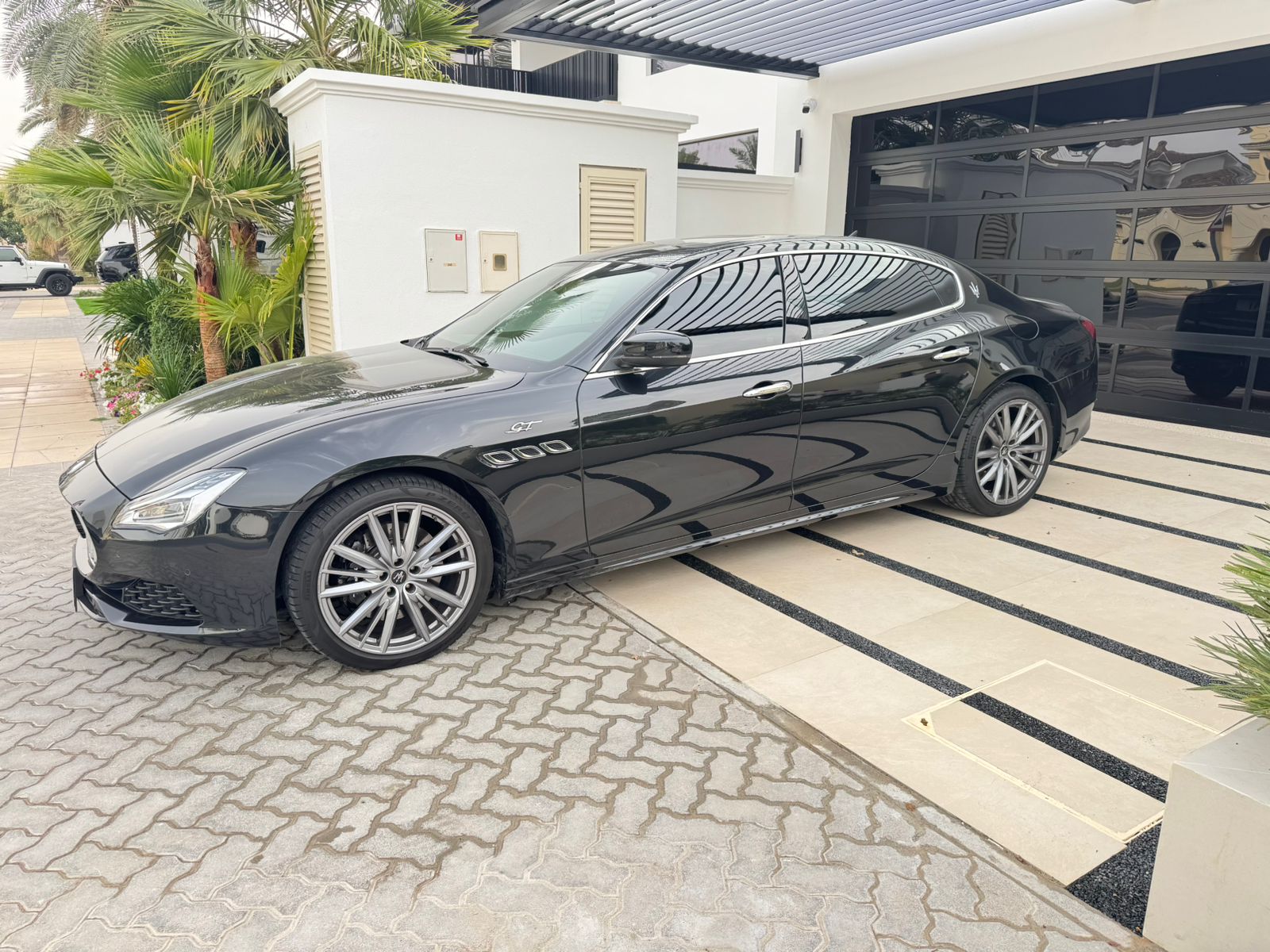 Nero Maserati Quattroporte GT 2023