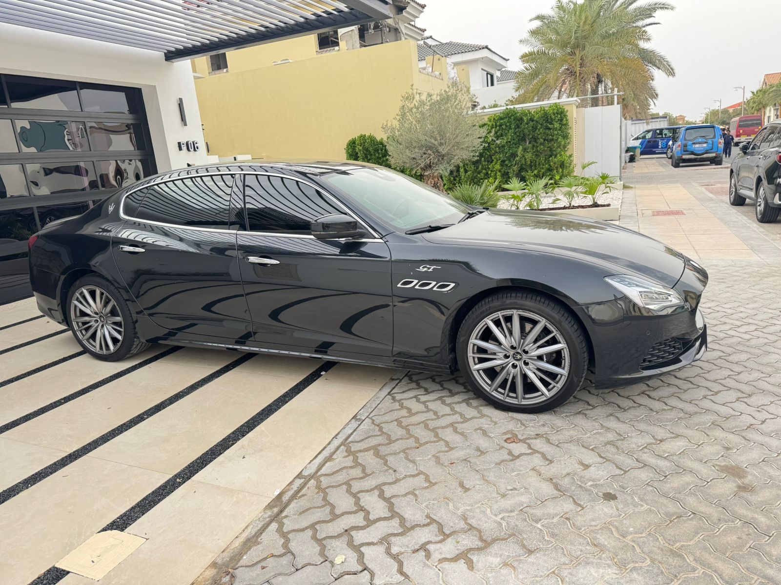 Black Maserati Quattroporte GT 2023