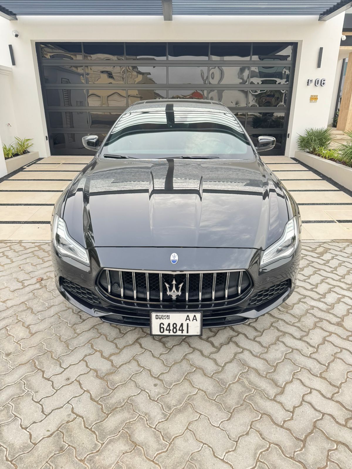 Black Maserati Quattroporte GT 2023